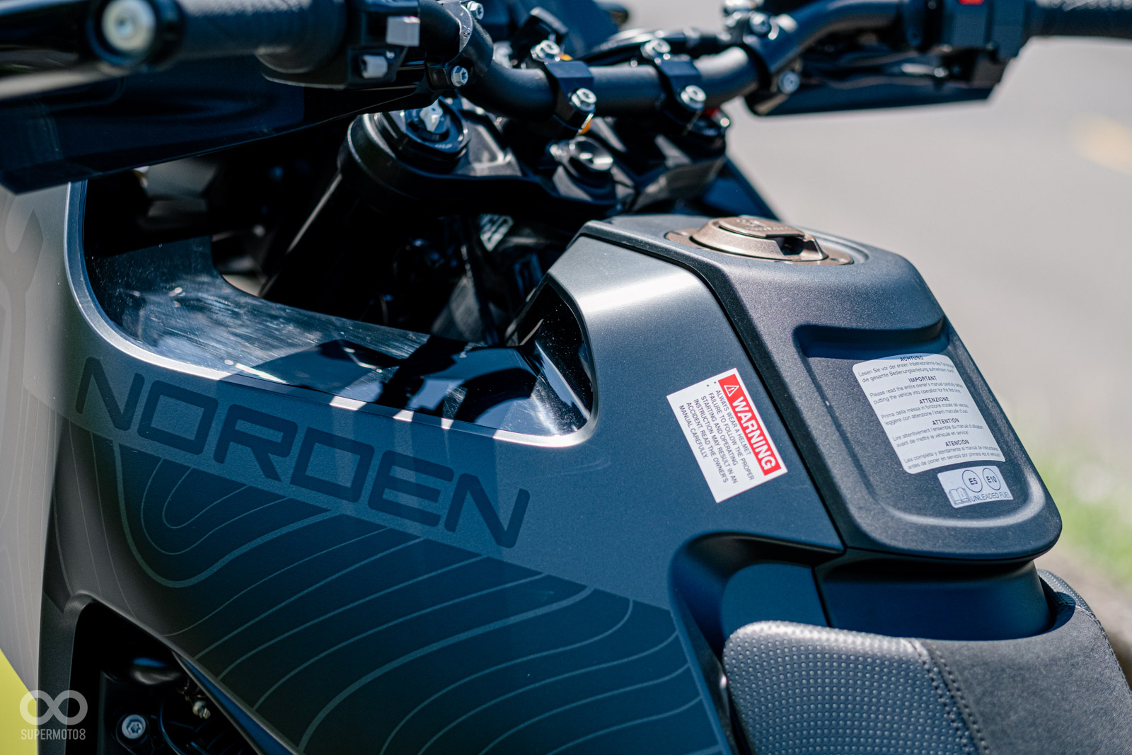 壯碩的油箱提供出色腿部支撐