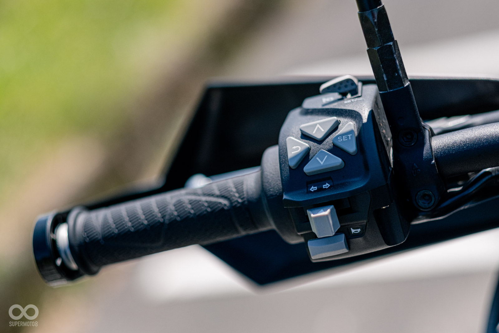 非常容易上手的十字握把按鍵