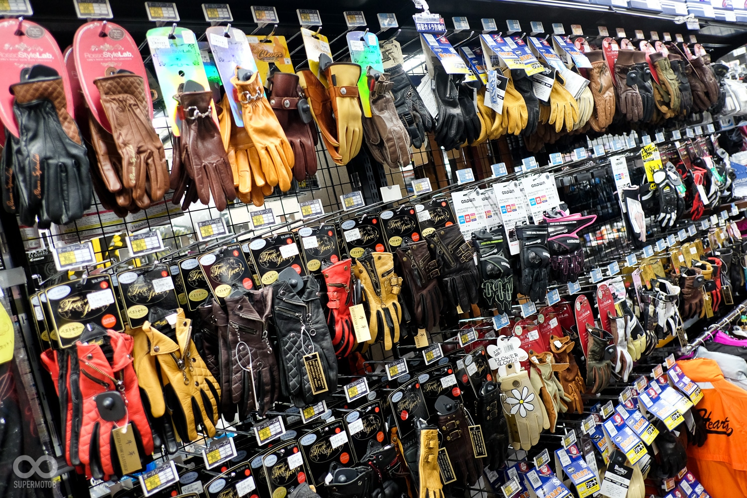 日本女騎士真幸福,有大量選擇,每雙都能直接試戴