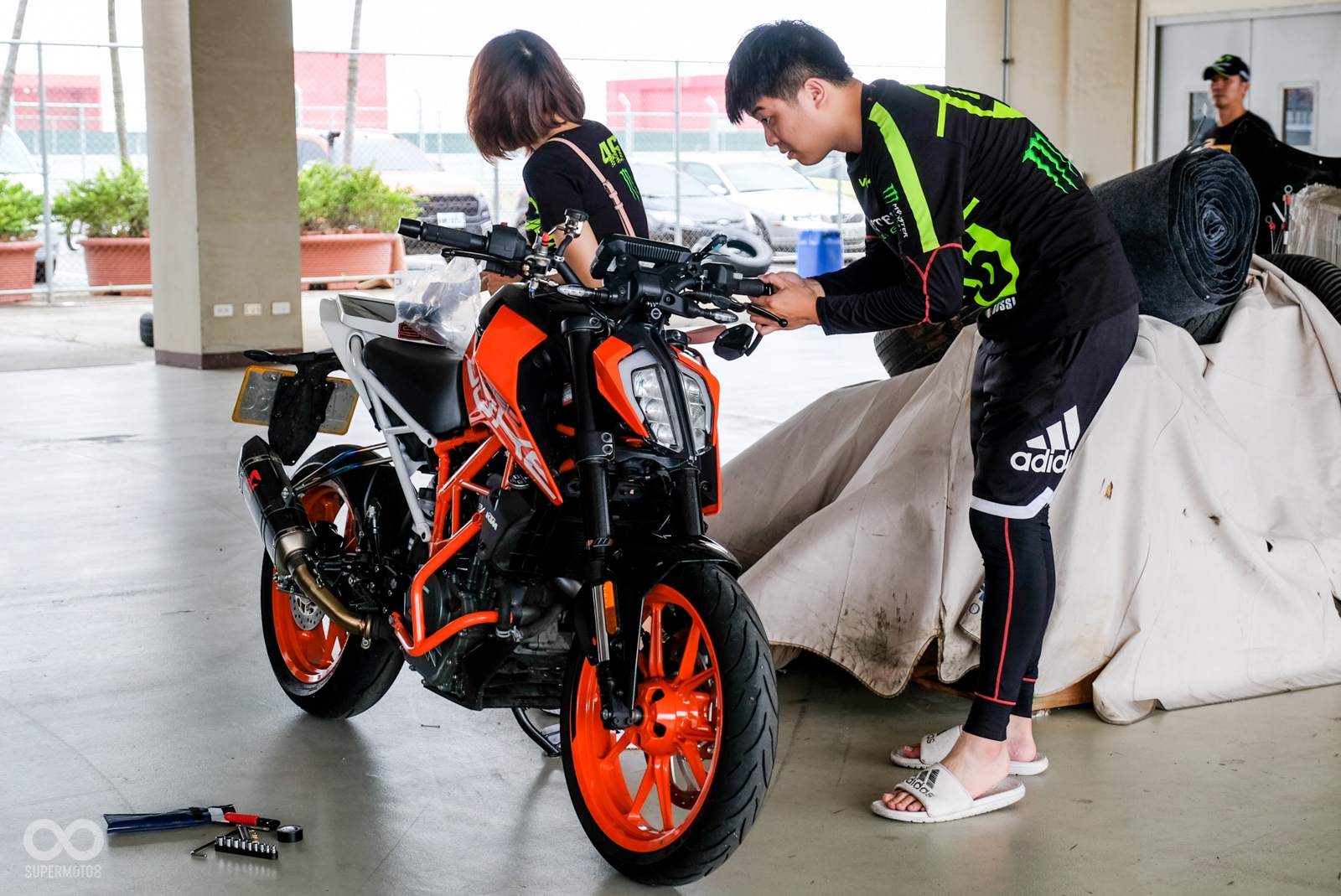 賽道一定要跑車?翹班車手連你阿公的野狼都能下!