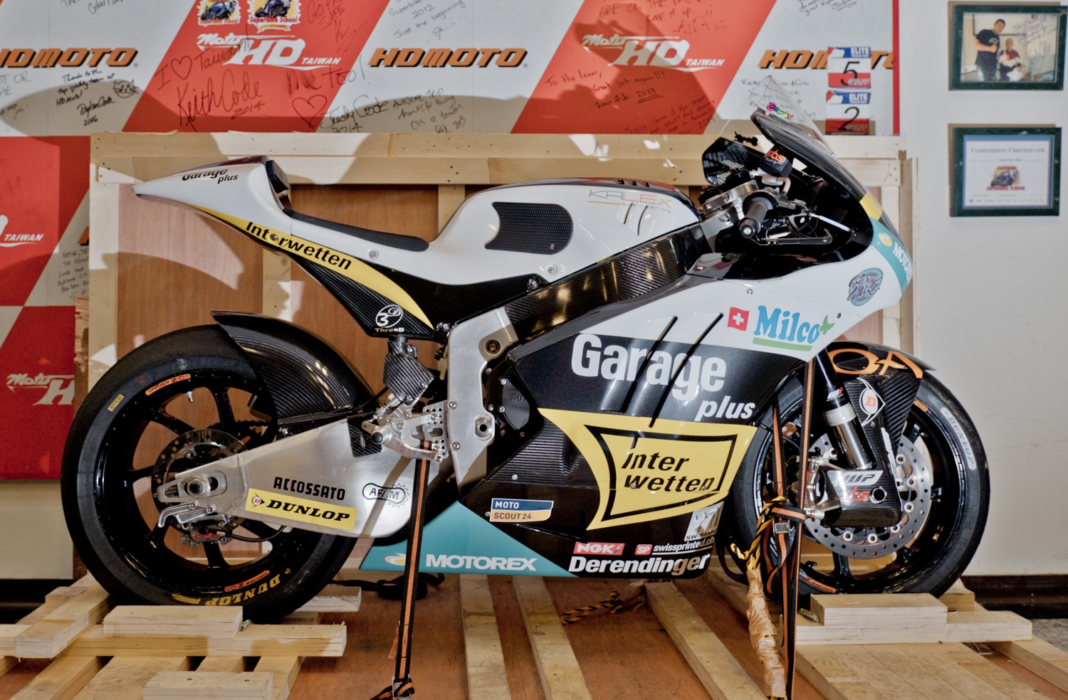 這輛車正是Moto2車手Thomas Lüthi在2015年的比賽車輛