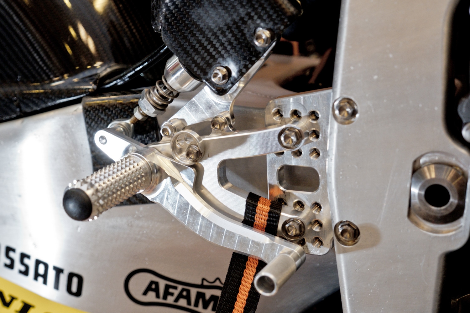 腳踏也看得出來相當戰鬥，不過具加菲貓表示騎乘姿勢相當舒服