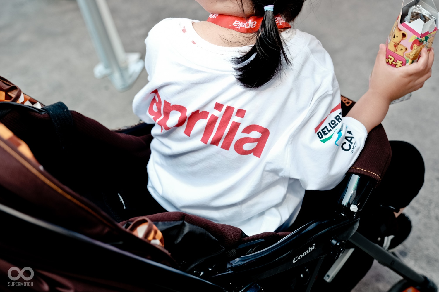 既然老爸是Aprilia迷,小朋友當然也不能放過~