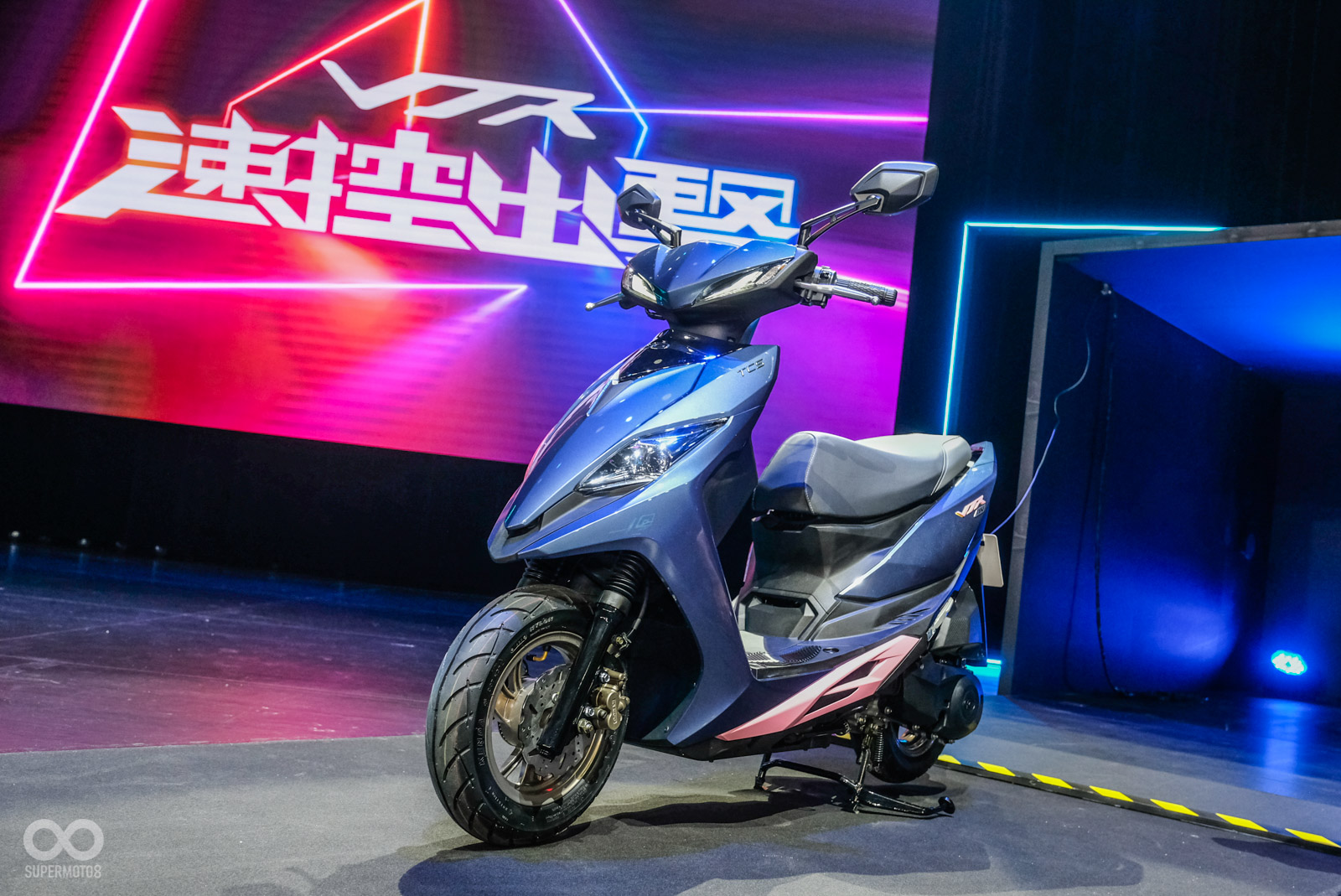 VJR車頭同樣維持銳利的V型線條刻畫