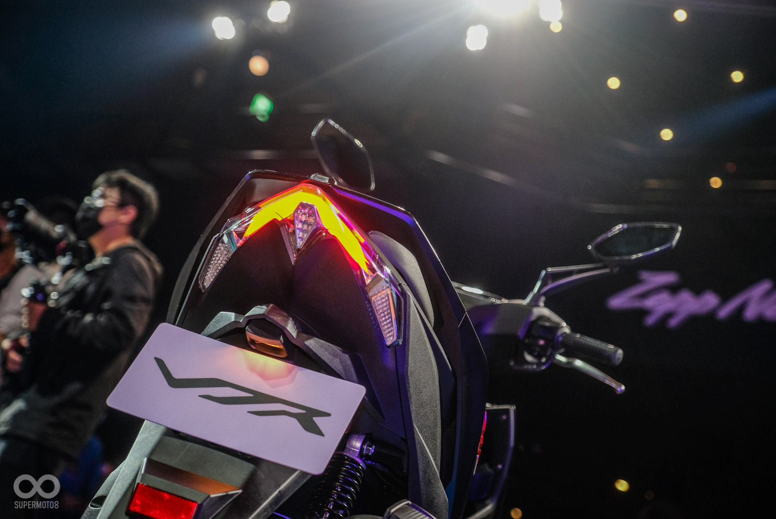 尾燈線條收束更為簡化