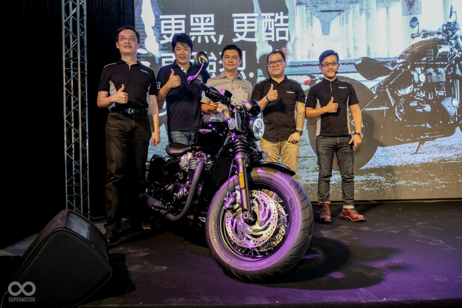 北、中、南三區經銷商也一併到場欣賞Triumph Bonneville Bobber Black的復古品味