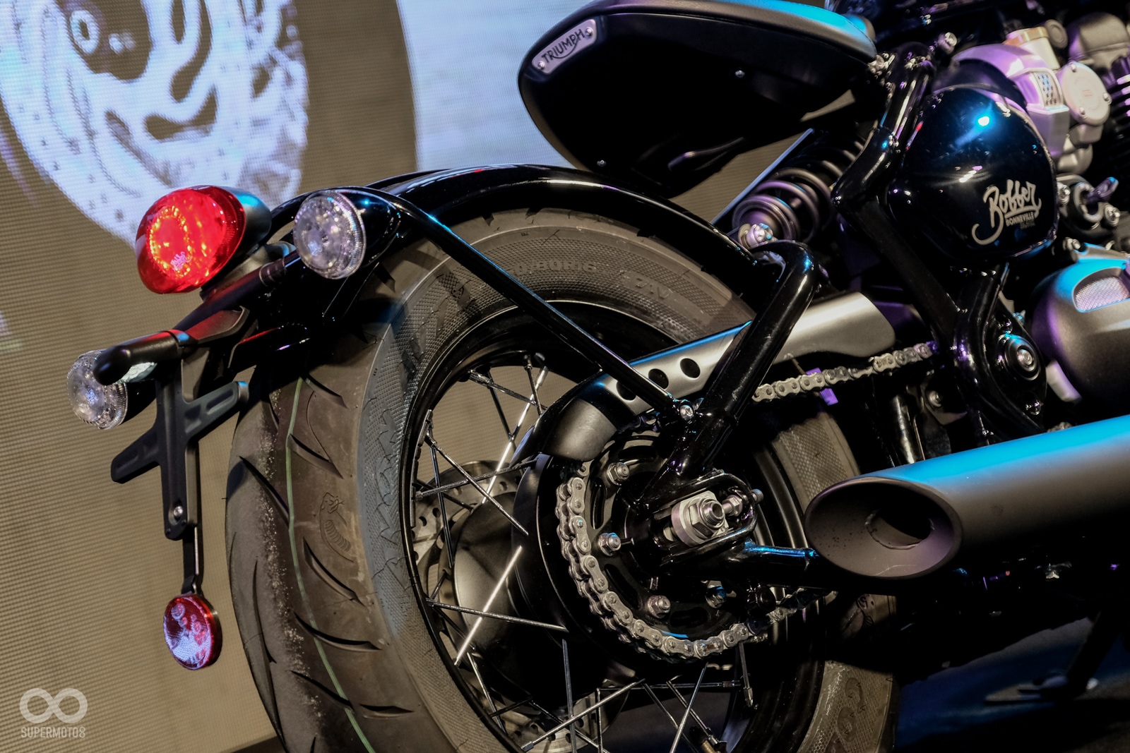 包覆式後土除配上150/80/R16的後輪，視覺效果相當飽滿