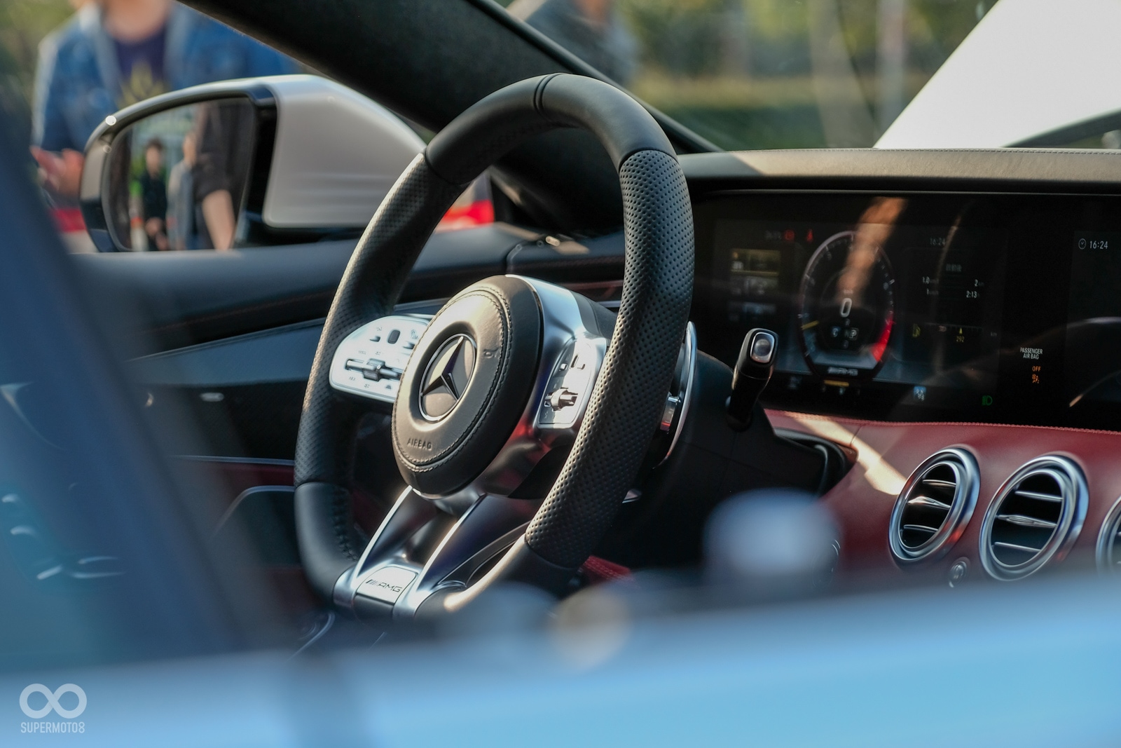 多樣化的AMG專屬配件讓車主兼具性能與奢華