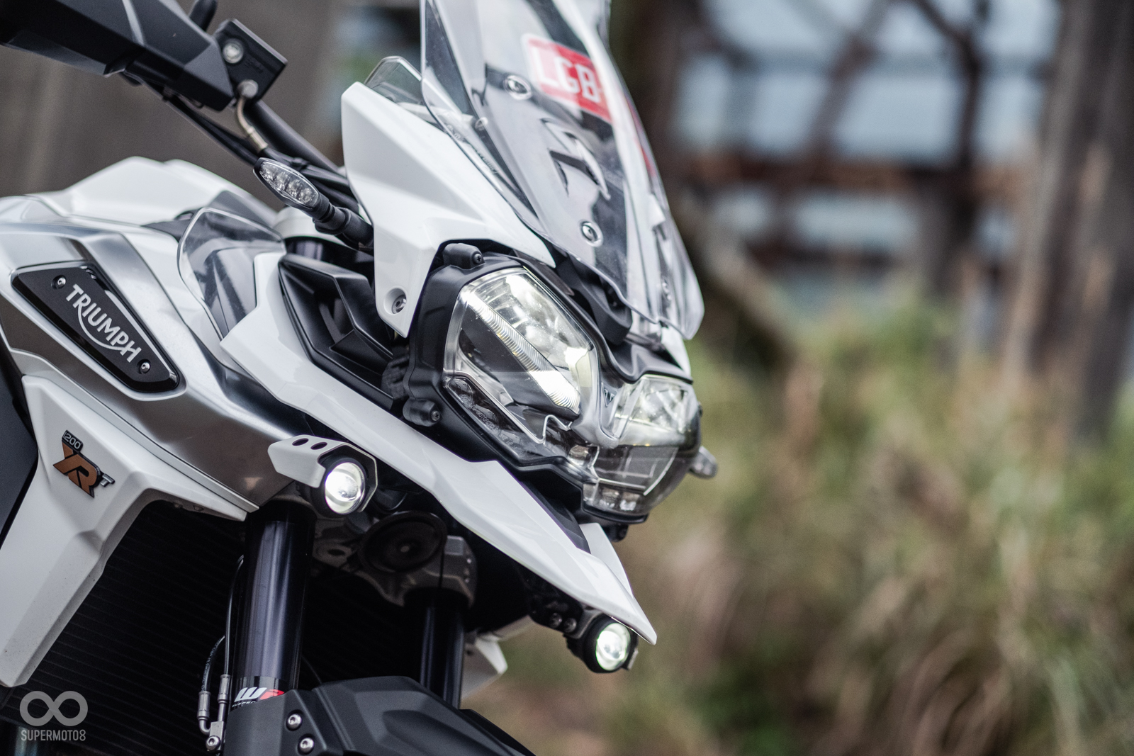 TIGER 1200 XRt有許多頂級的配備,像是汽車上常見的轉向輔助燈,另外這次試駕的車款還配有霧燈,讓整體外型看來更加霸氣