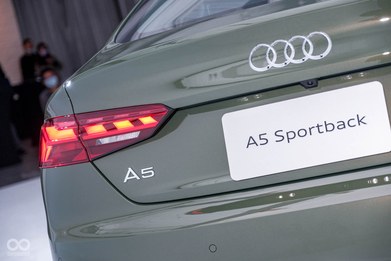 LED尾燈組,內建動態指示方向燈