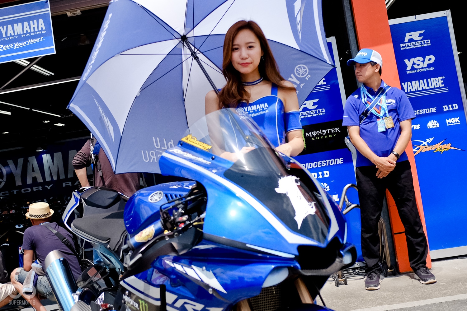 下午的全日盃有包含JSB1000 等四個級別的賽事,比賽之前還前往PIT 區參觀,親身感受東洋賽車文化