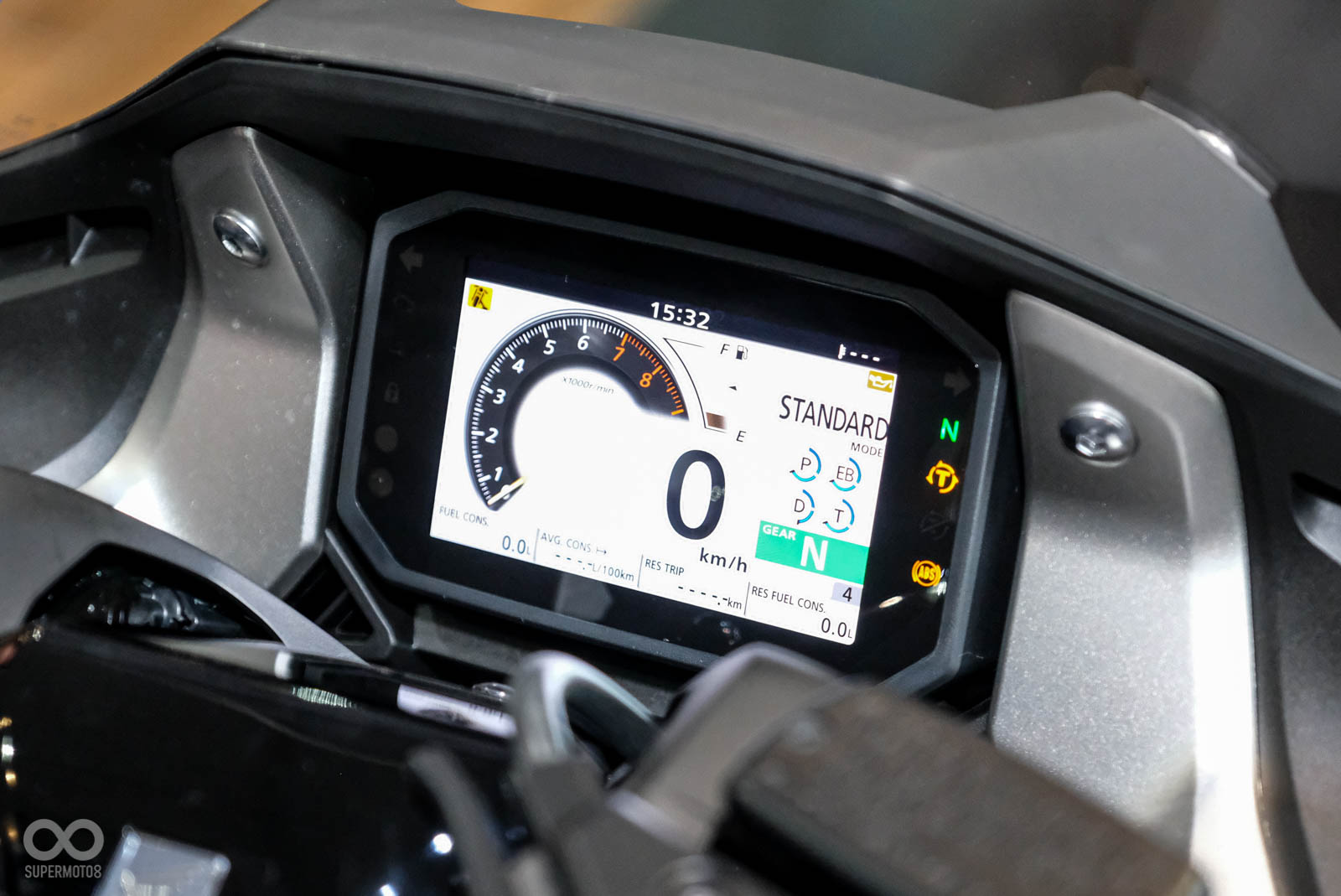 全新的5吋TFT儀表,可與手機藍芽連線