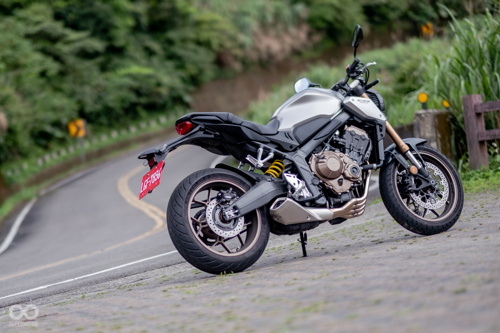 HONDA CB650R配上Showa SFF 倒立式前叉