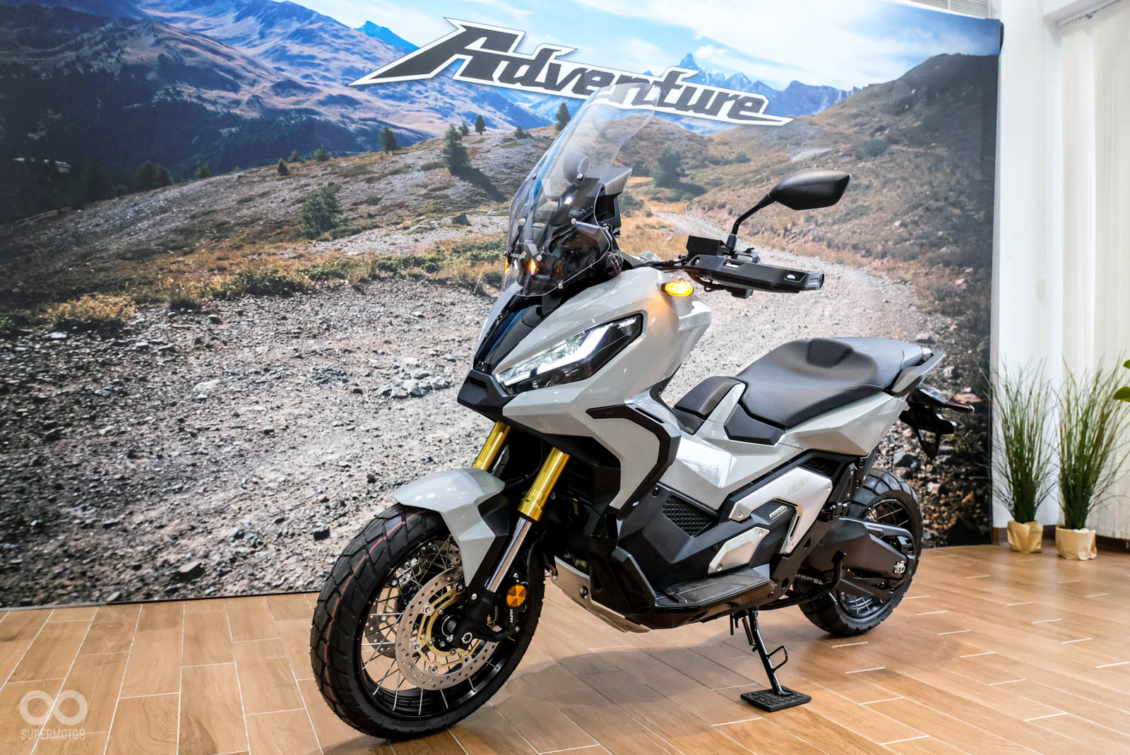 2021年式的X-ADV都是引進標準座高版,原先的低座版則由FORZA 750來替補