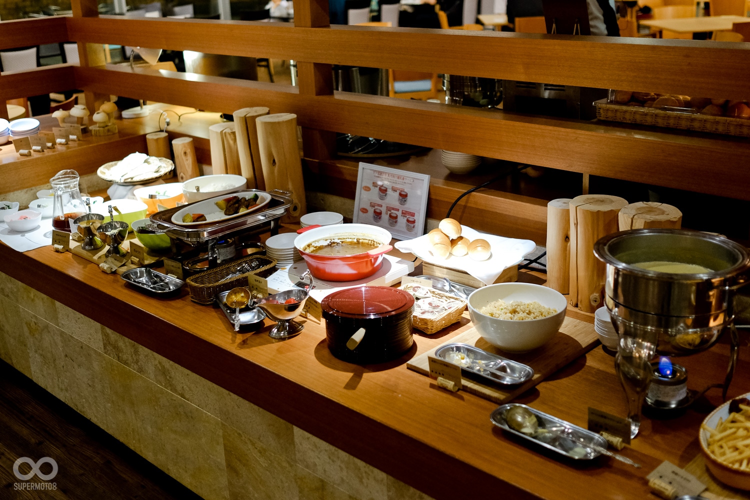 首晚享用飯店的自助餐點,種類豐富,有日式、西式等多種選擇