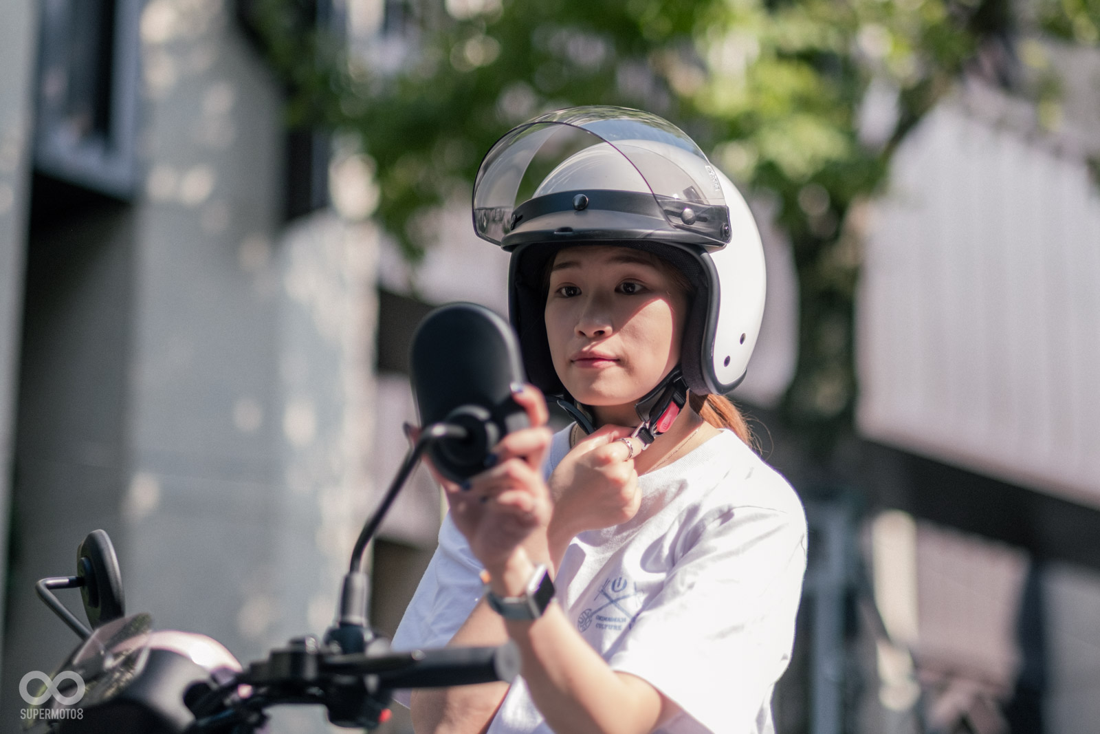 CLBCU 主打的化妝鏡功能,對於女車主來說相當實用