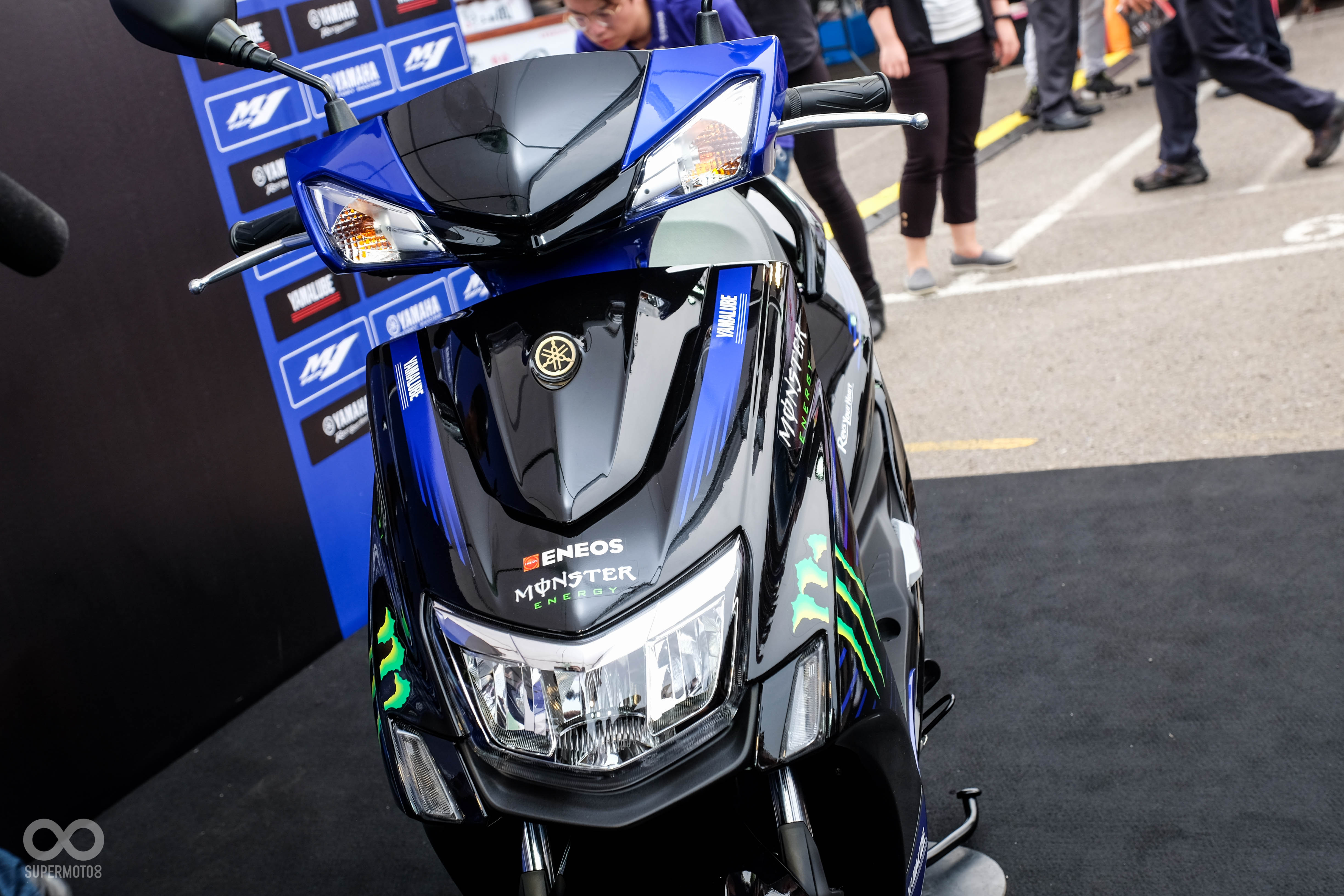 車身配色採用MotoGP廠隊的藍黑配色