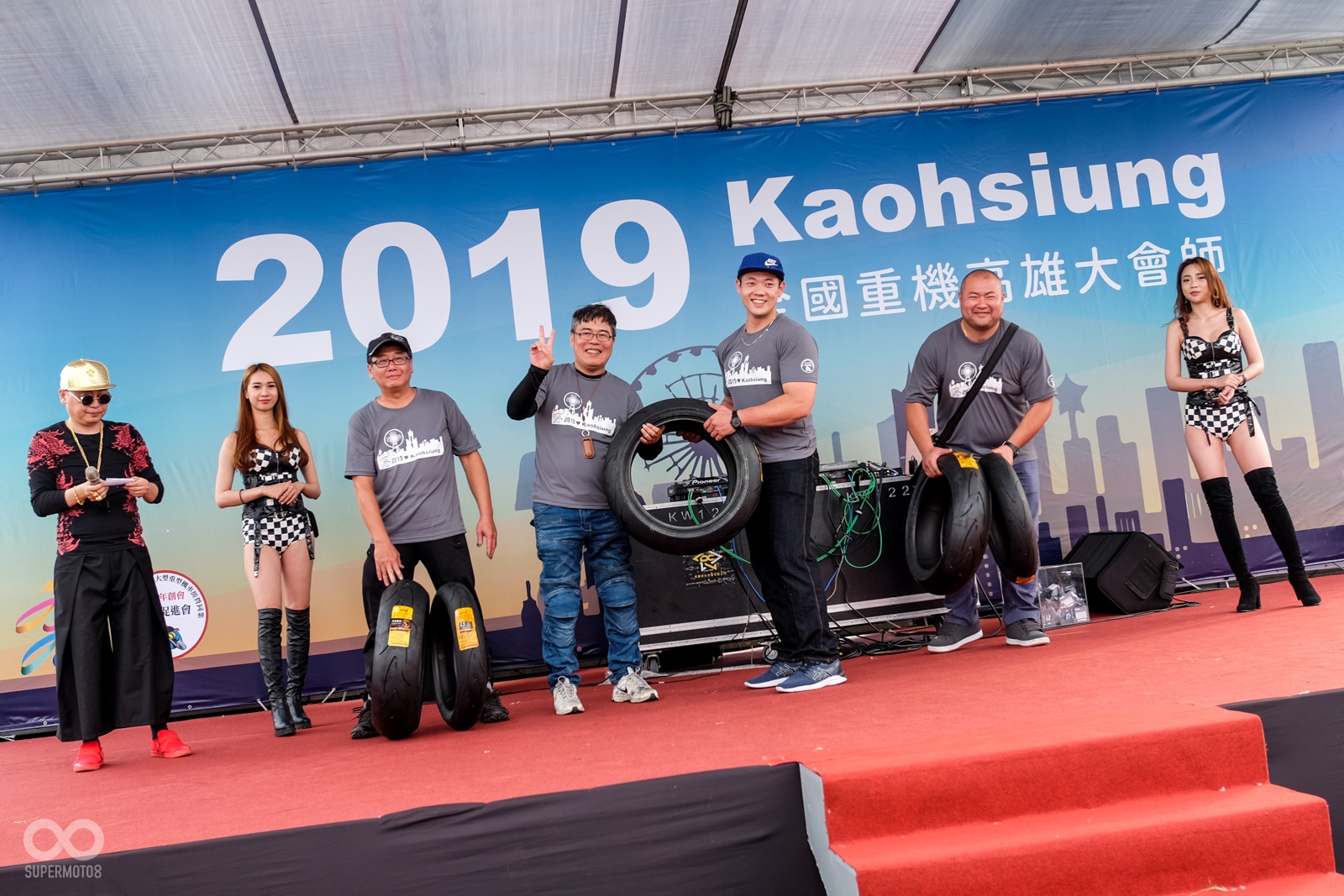 在車友們完成進場之外，主舞台上也隨即開始了當天的摸彩抽獎活動