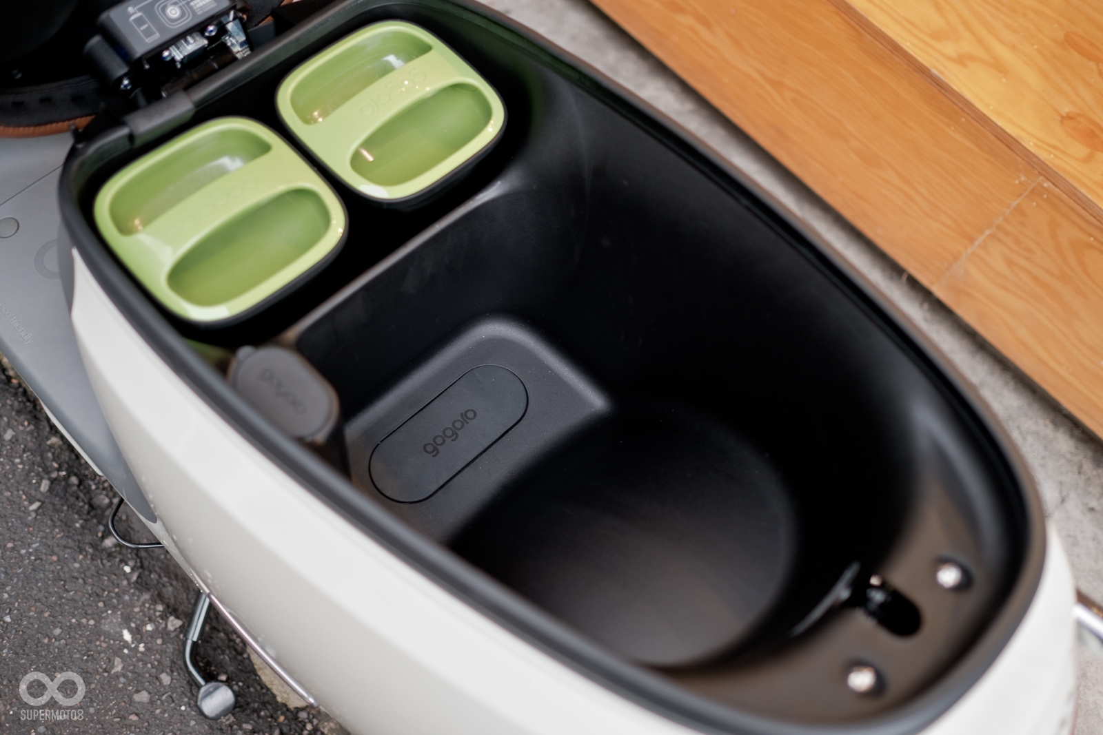 Gogoro針對直流電力盒總成加裝「訊號穩定線」,徹底解決車輛訊號傳輸異常,並提供直流電力盒總成終身保固