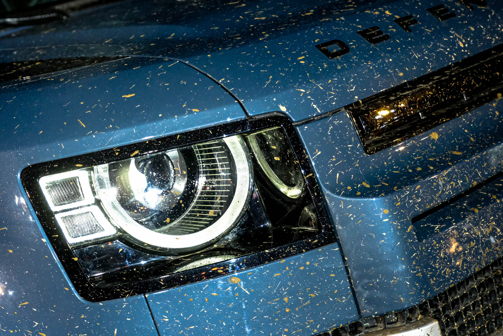 雖然外觀改為更現代的線條刻畫,但大燈依舊傳承經典的方框內圓燈的設計