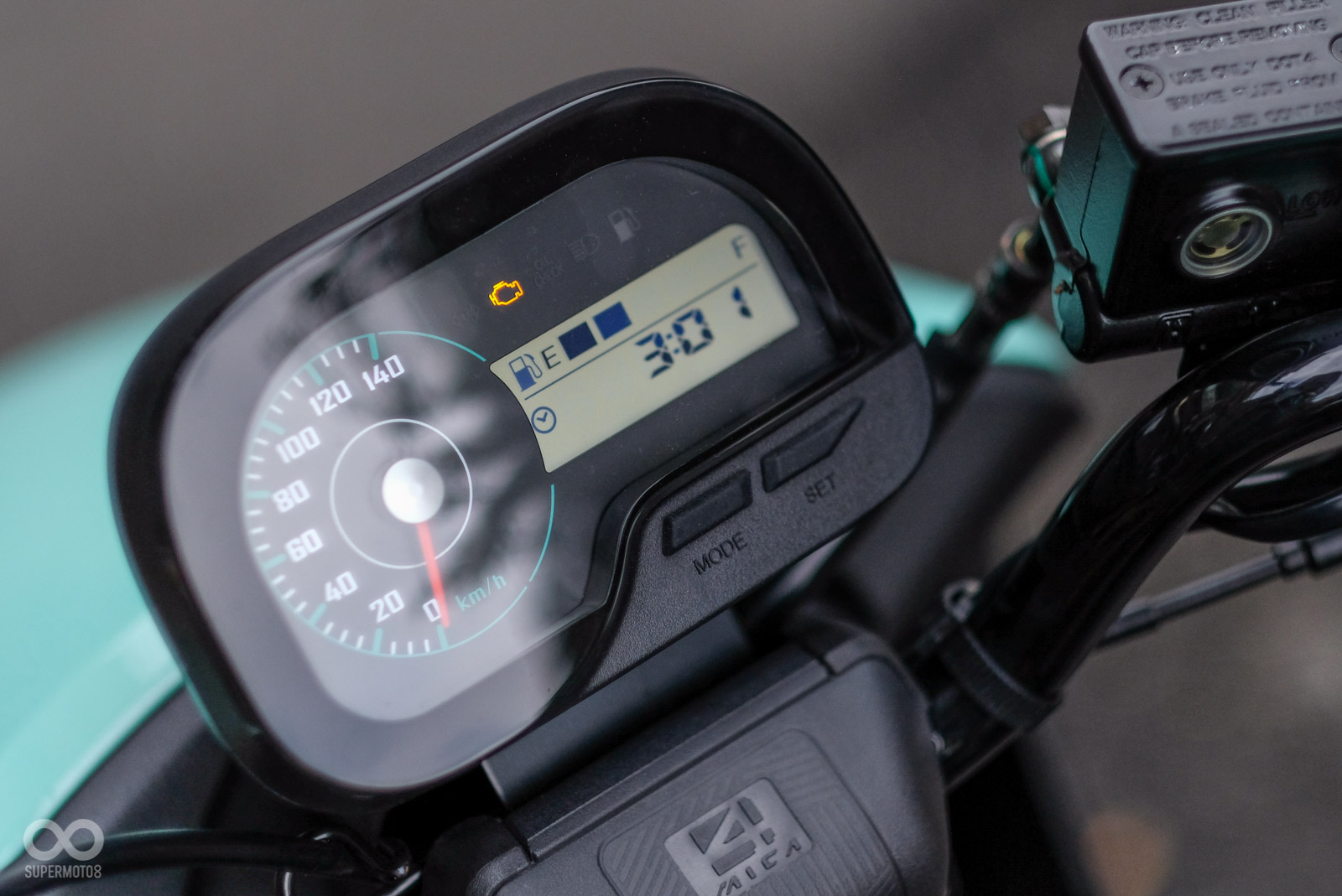 指針搭配液晶顯示的儀表