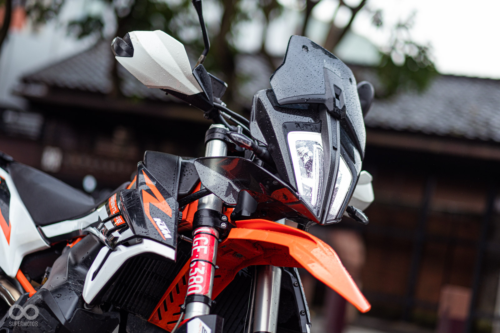 KTM 890 ADVENTURE R車頭擁有超高辨識度