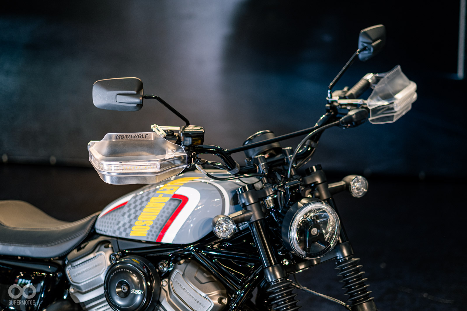 護弓特別選用帶有日行燈的款式搭配