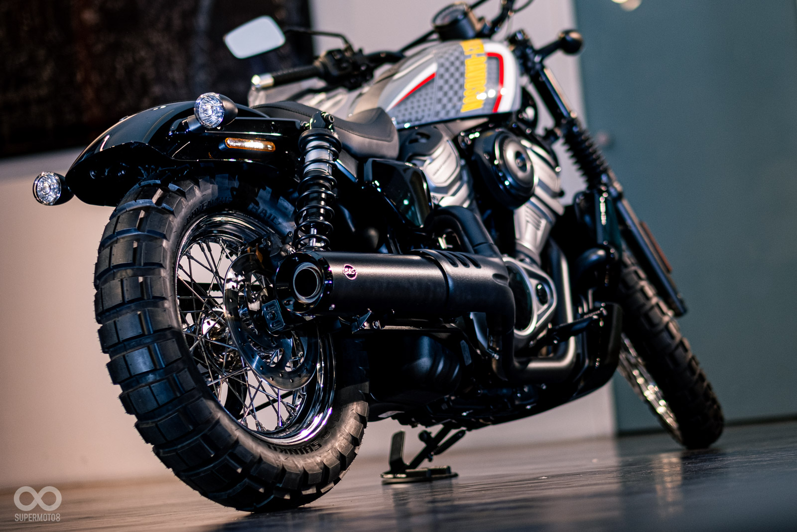 車尾更動幅度不大,排氣管造型相當優美