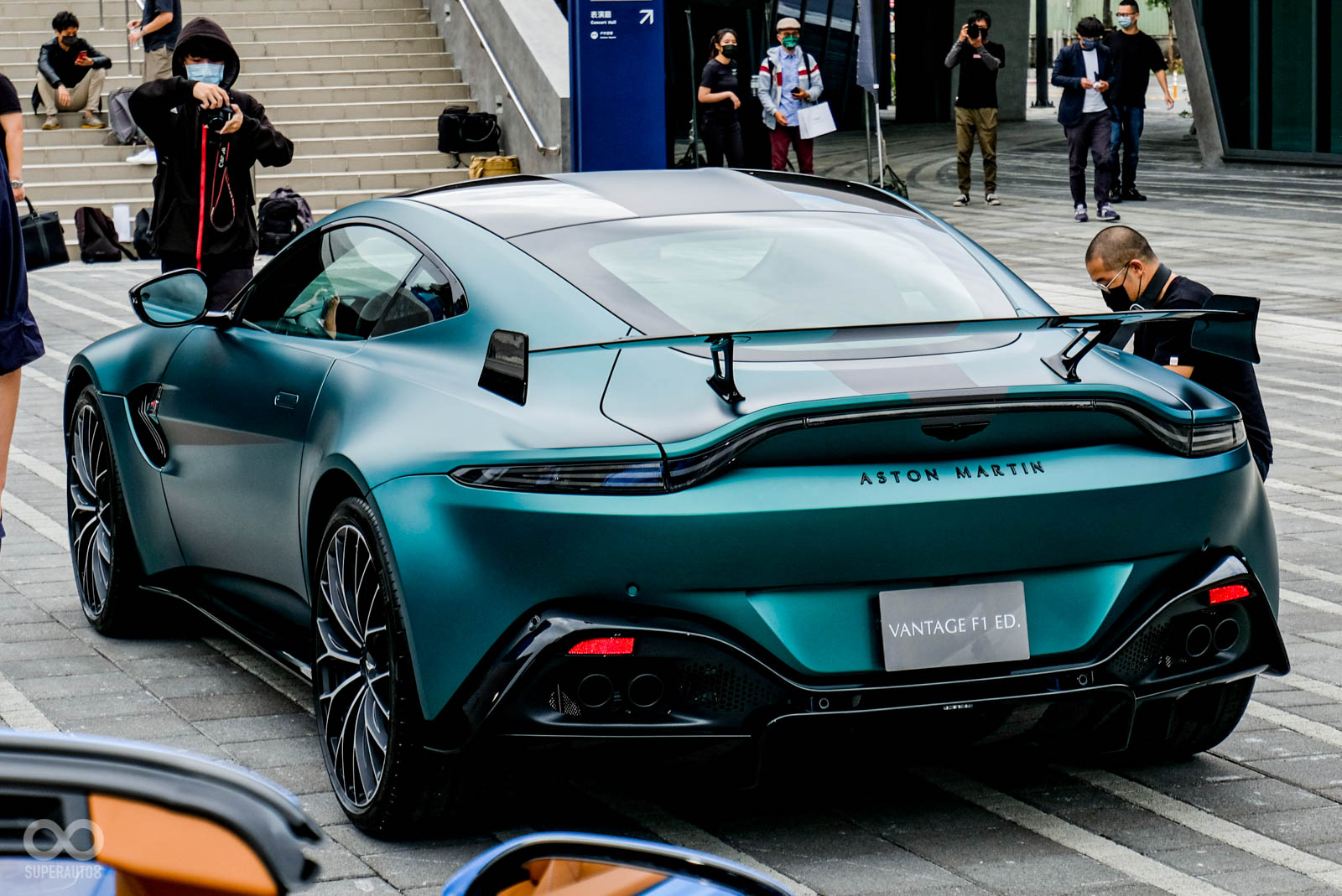 跟F1賽場上安全車相同樣式的Vantage F1® Edition實車現身台灣