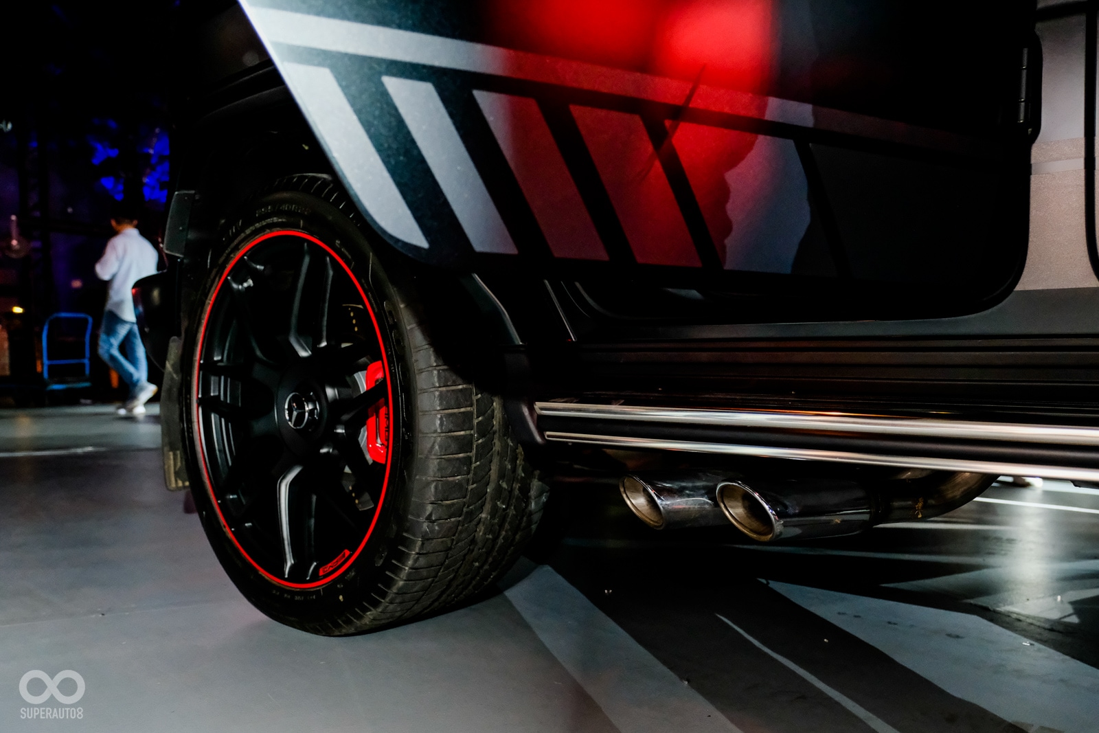 雙邊四出跑車化側排系統含橢圓形AMG尾飾管讓聲浪相當狂暴