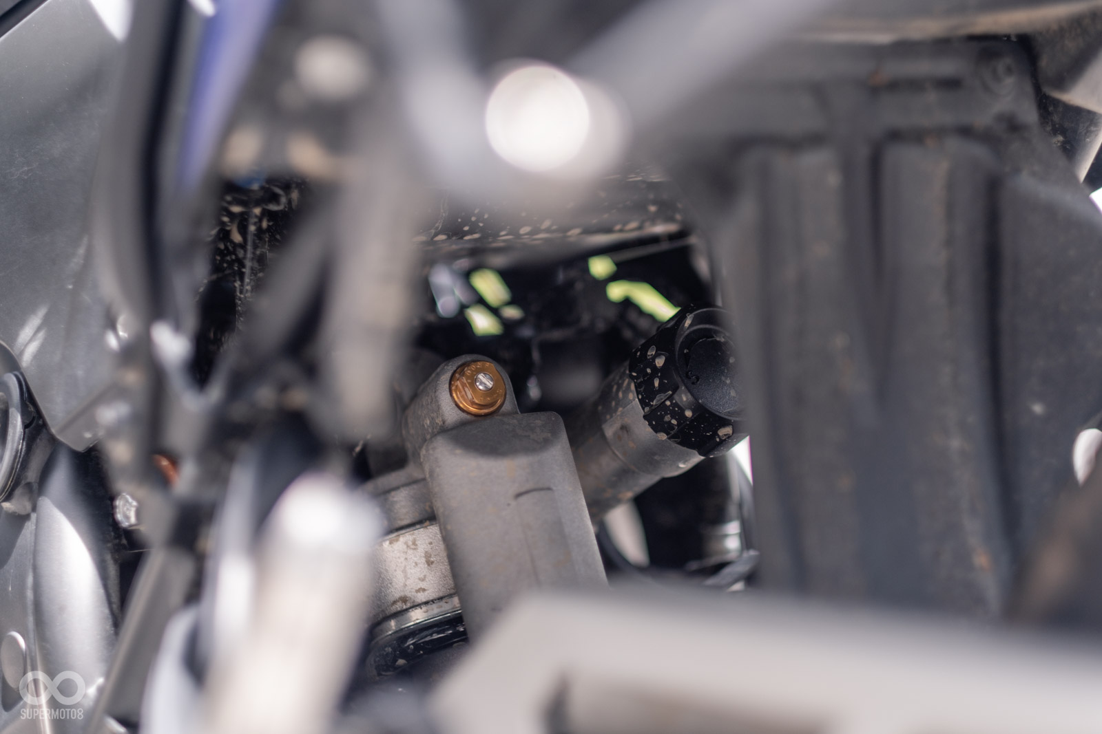 全可調中置單槍後避震，有快速調整功能