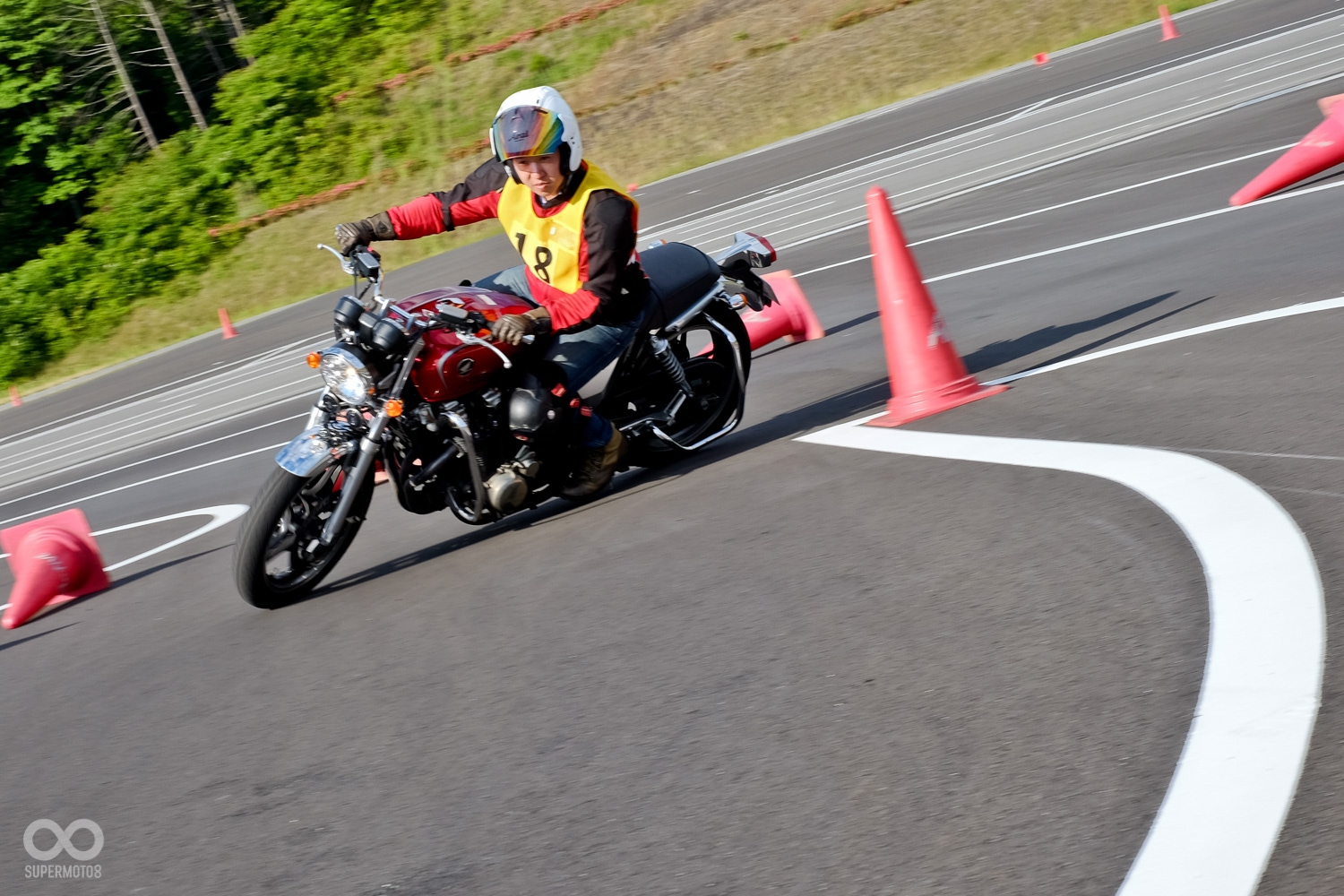 課程的訓練雖然不少,但都非常有趣,例如低速繞錐,感覺像在玩金卡納,卻因為不怕擔心倒車而騎得很盡興