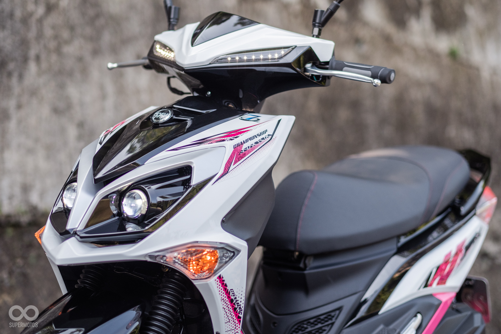 原廠標配魚眼頭燈,讓整體外形變得更帥氣