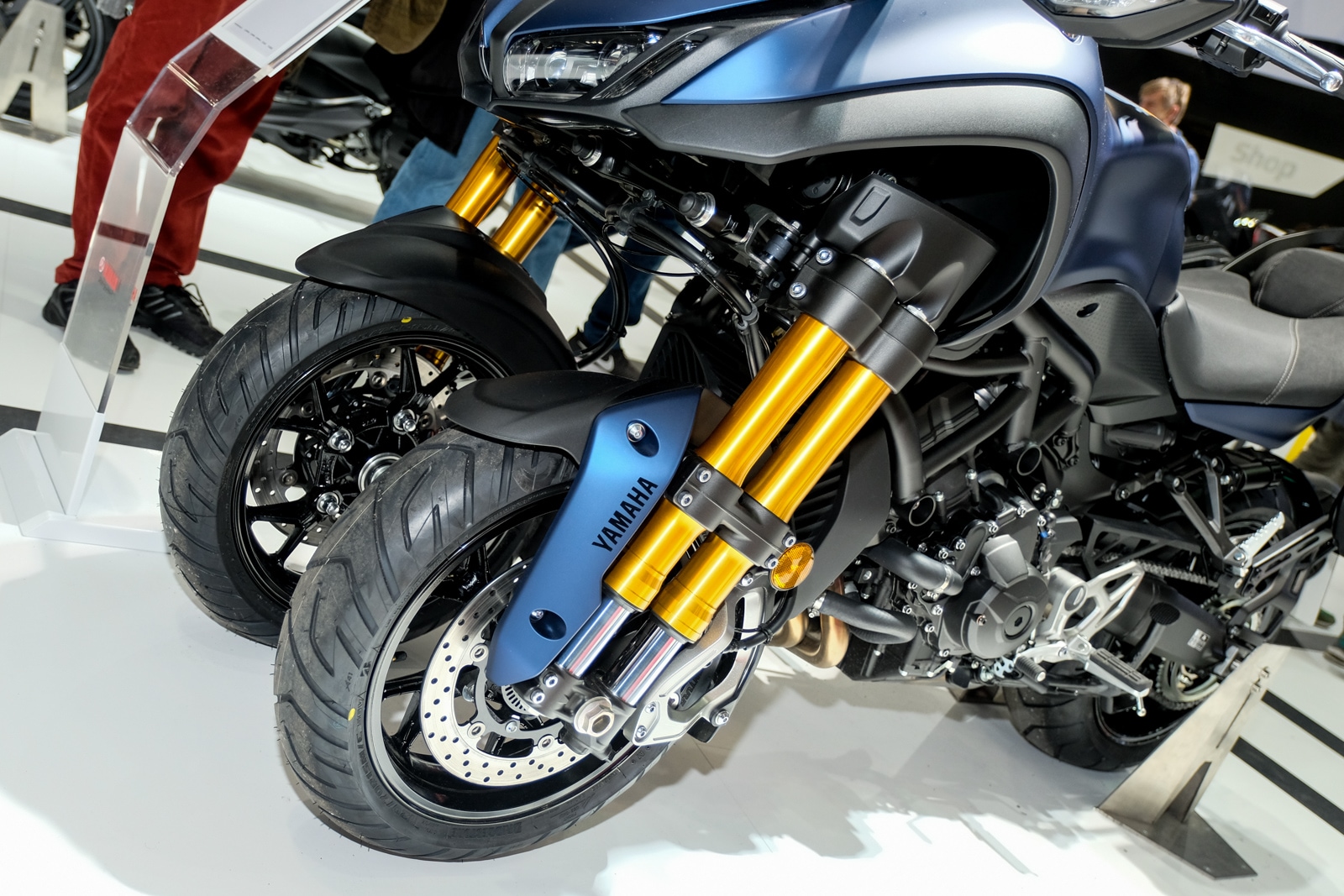 NIKEN使用了四組前叉來連接兩顆前輪,但造車成本更高