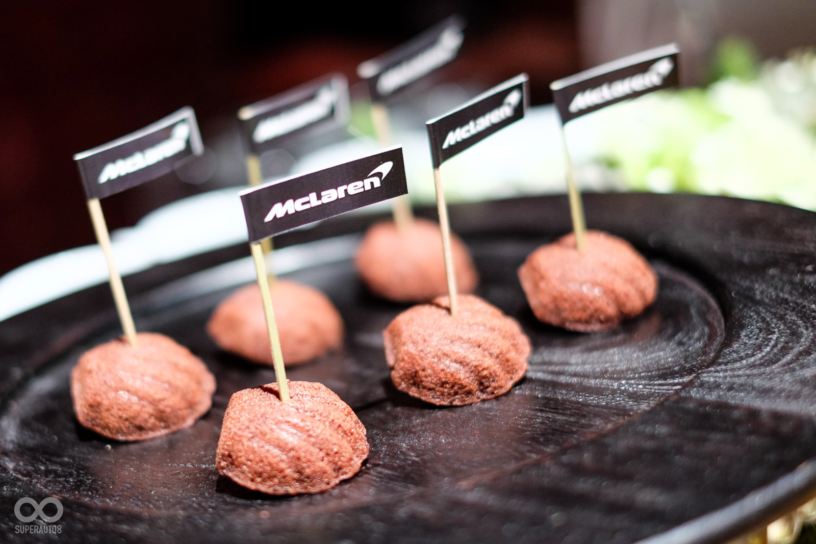 現場就連茶點也別具巧思的融入了廠徽的設計