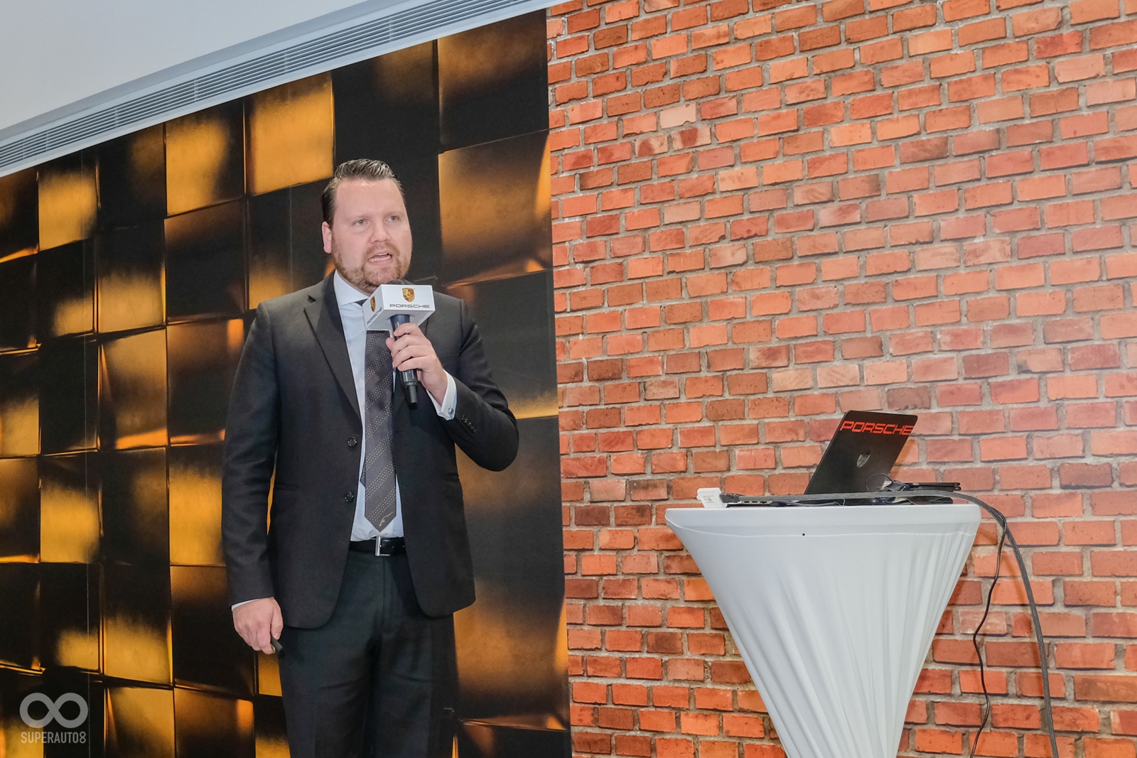 由Exclusive Manufaktur區域經理Felix Schott為今天活動揭開序幕