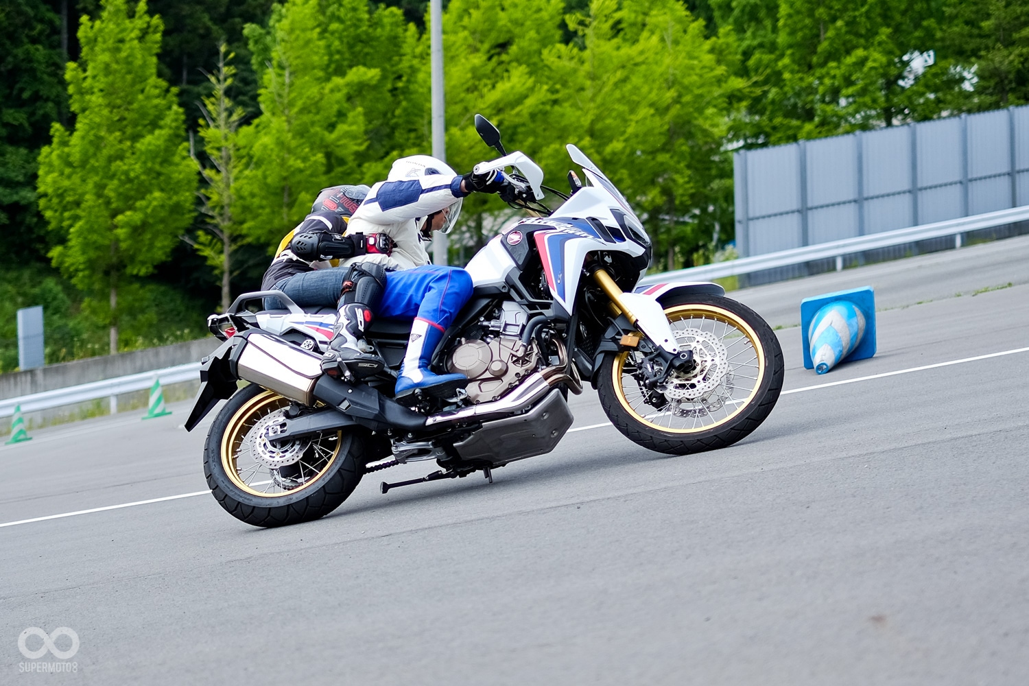 最後,中心更提供了數種不同車款讓學員試駕或試乘,一次讓你大滿足