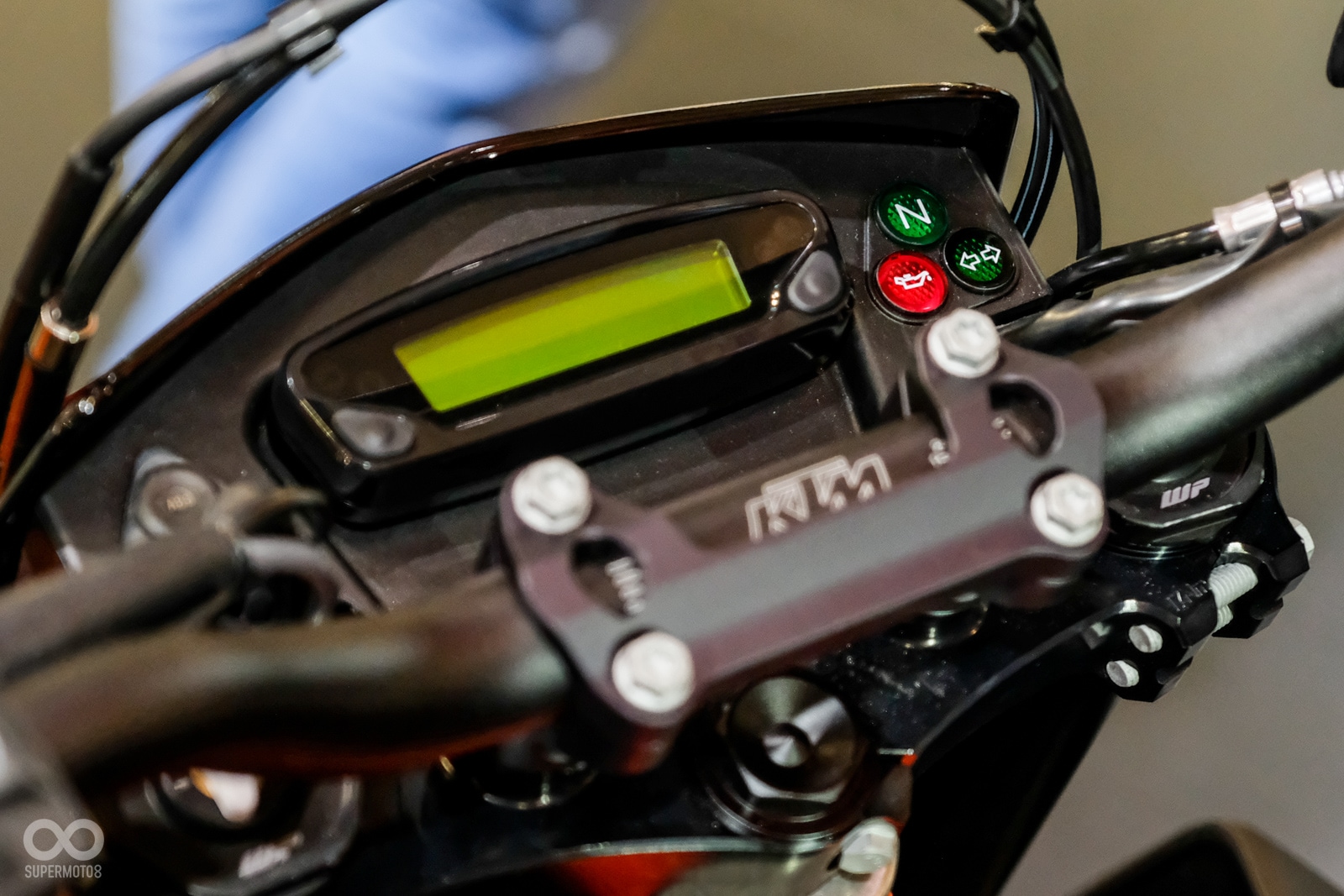 看看這個純粹的儀表,可見這輛超瞄準的就是熱血族群