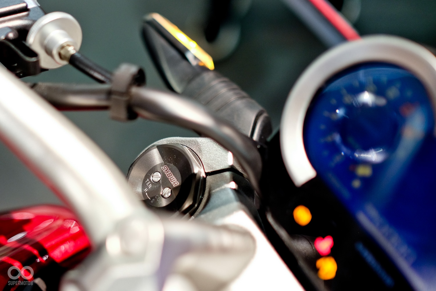 前懸吊採用Showa SFF-BP倒叉