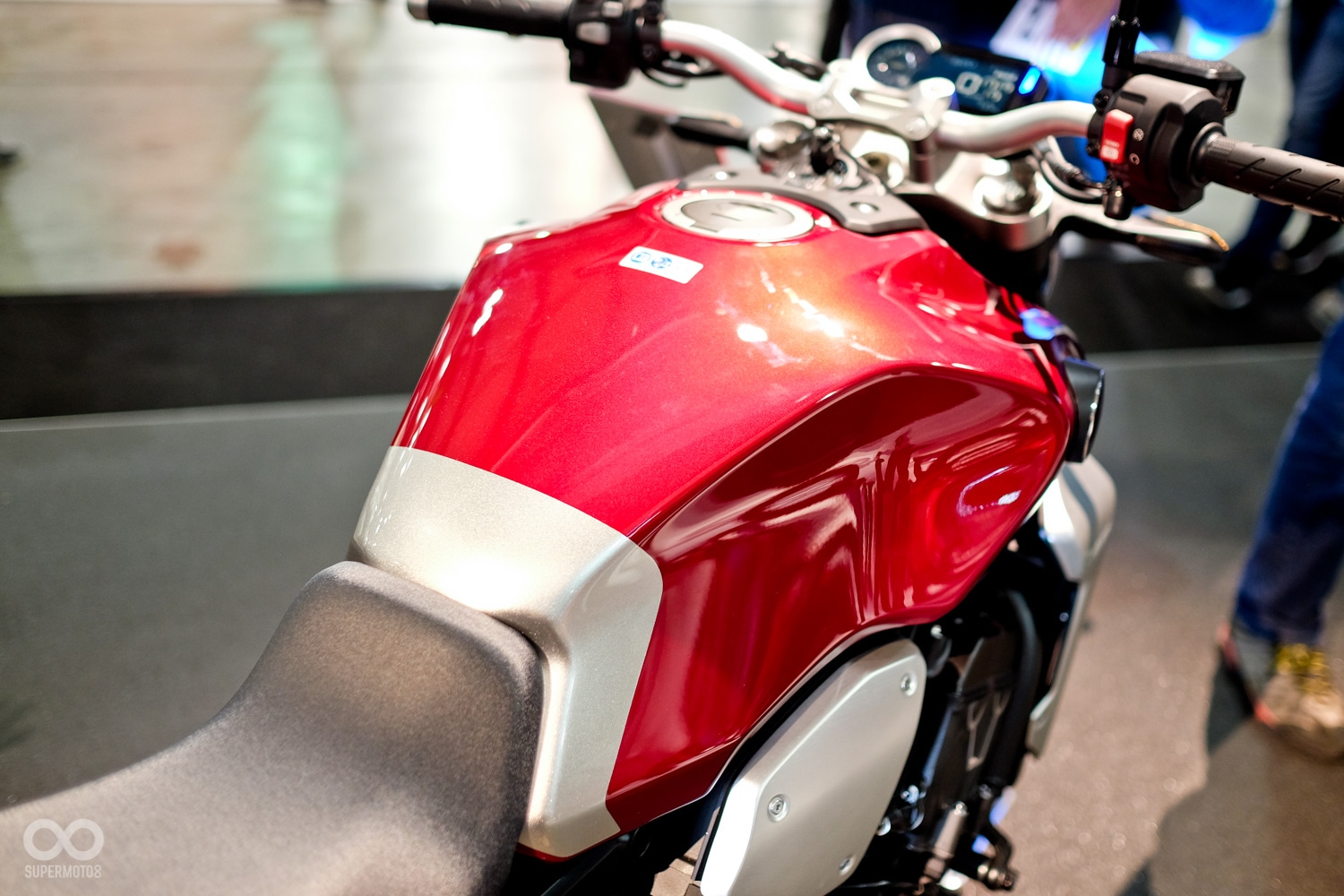 油箱的線條刻劃一直都是HONDA的強項之一,CB1000R身上也保有非常美麗的外型