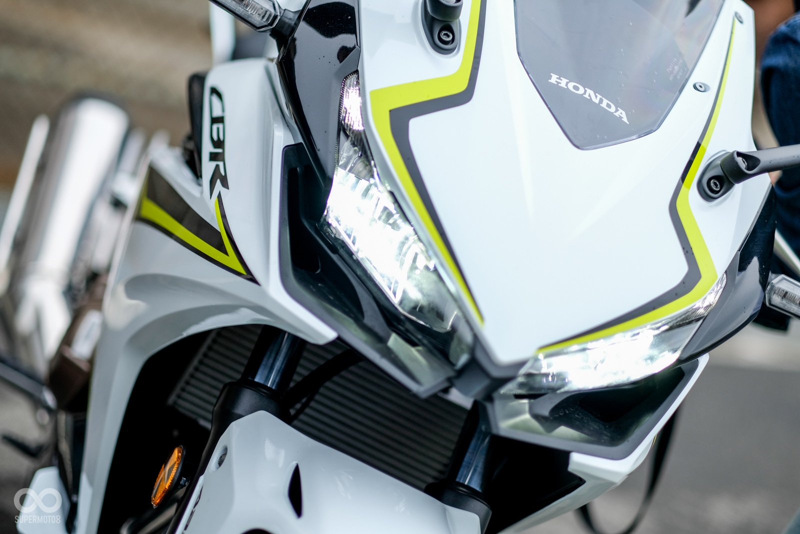 CBR500R大燈的呈現方式,相當有RR家族小老弟CBR250RR的風範