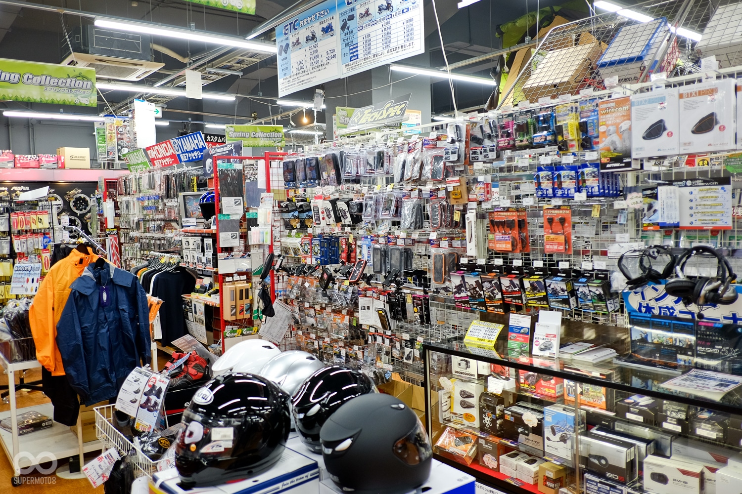 NANKAI 南東京分店規模較小,但仍有免稅服務,安全帽價格也更划算,還有許多個尺寸的原廠內襯展售