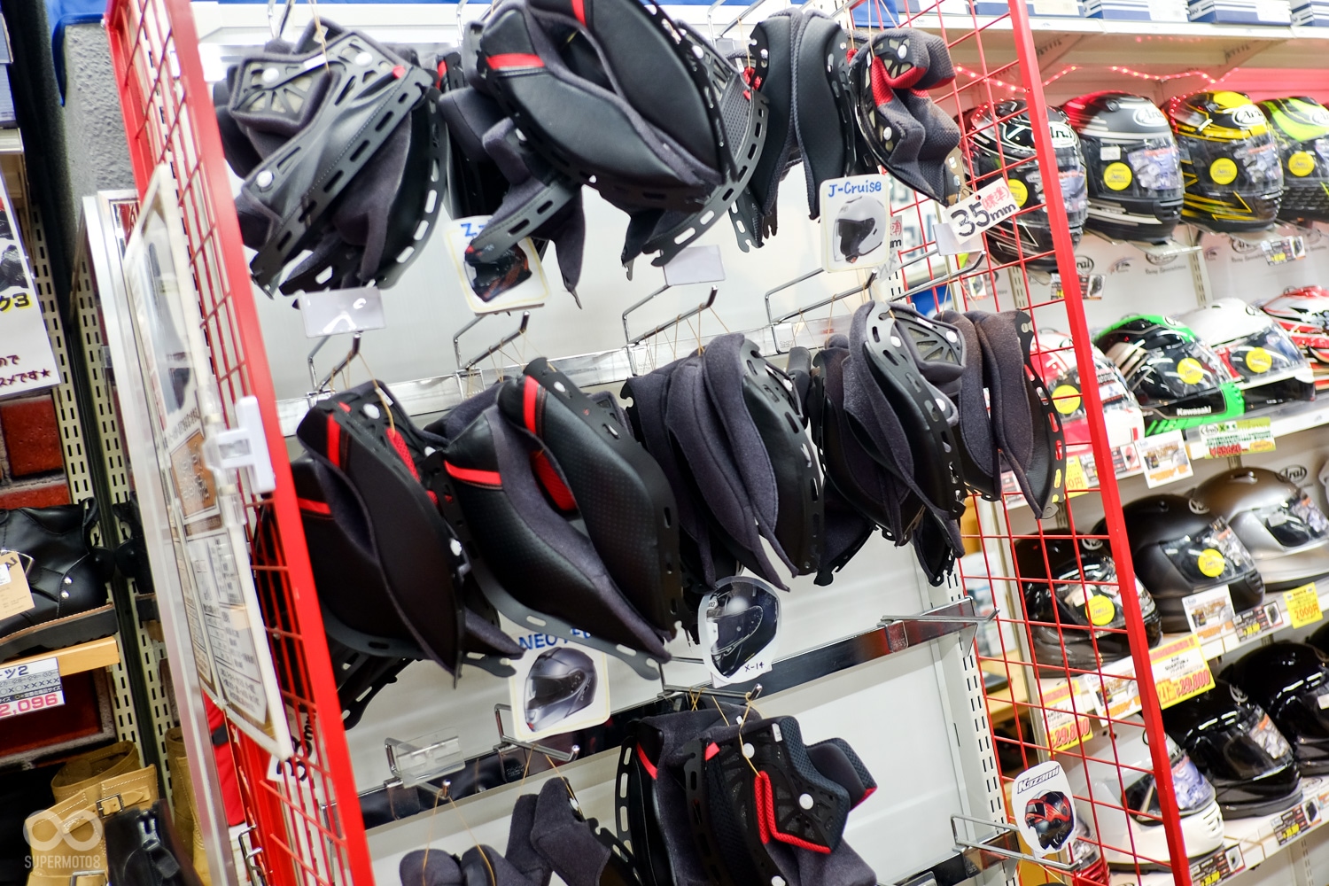 雖然沒有內襯客製服務,消費者也可從這些多種尺寸的內襯自行搭配,調整出最舒適的內裡