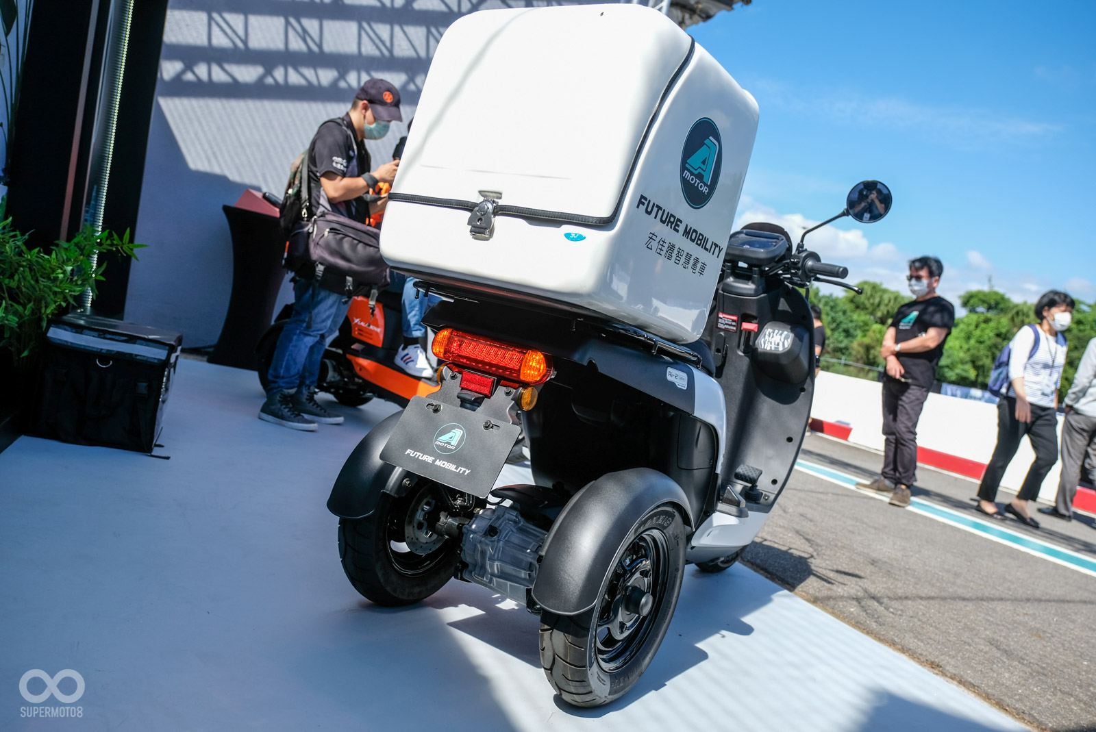 後貨架也可搭配大型後廂