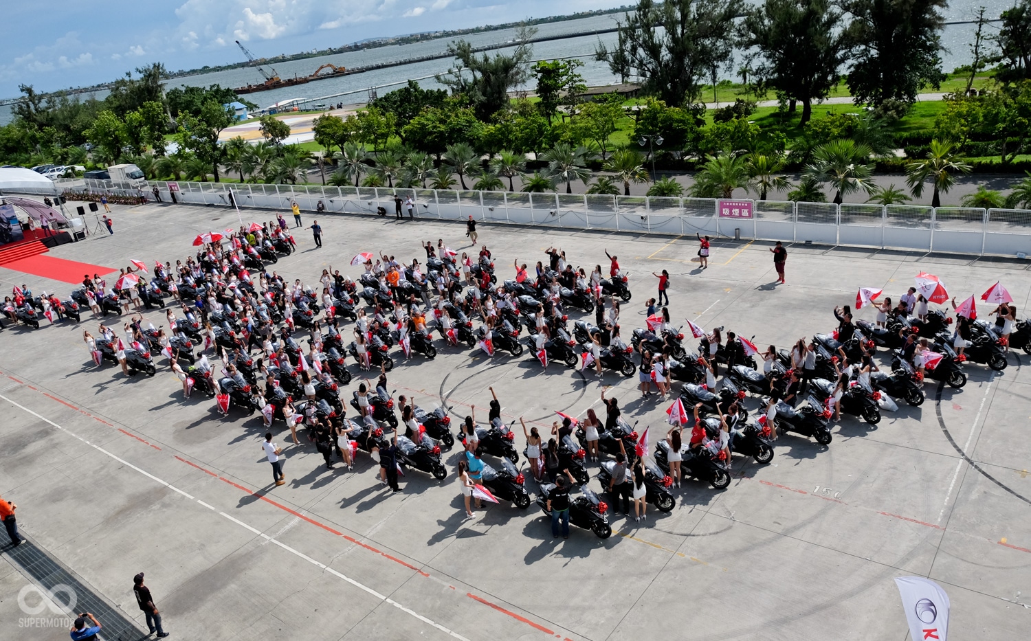 百台AK550齊聚,排字當然是不能少的囉