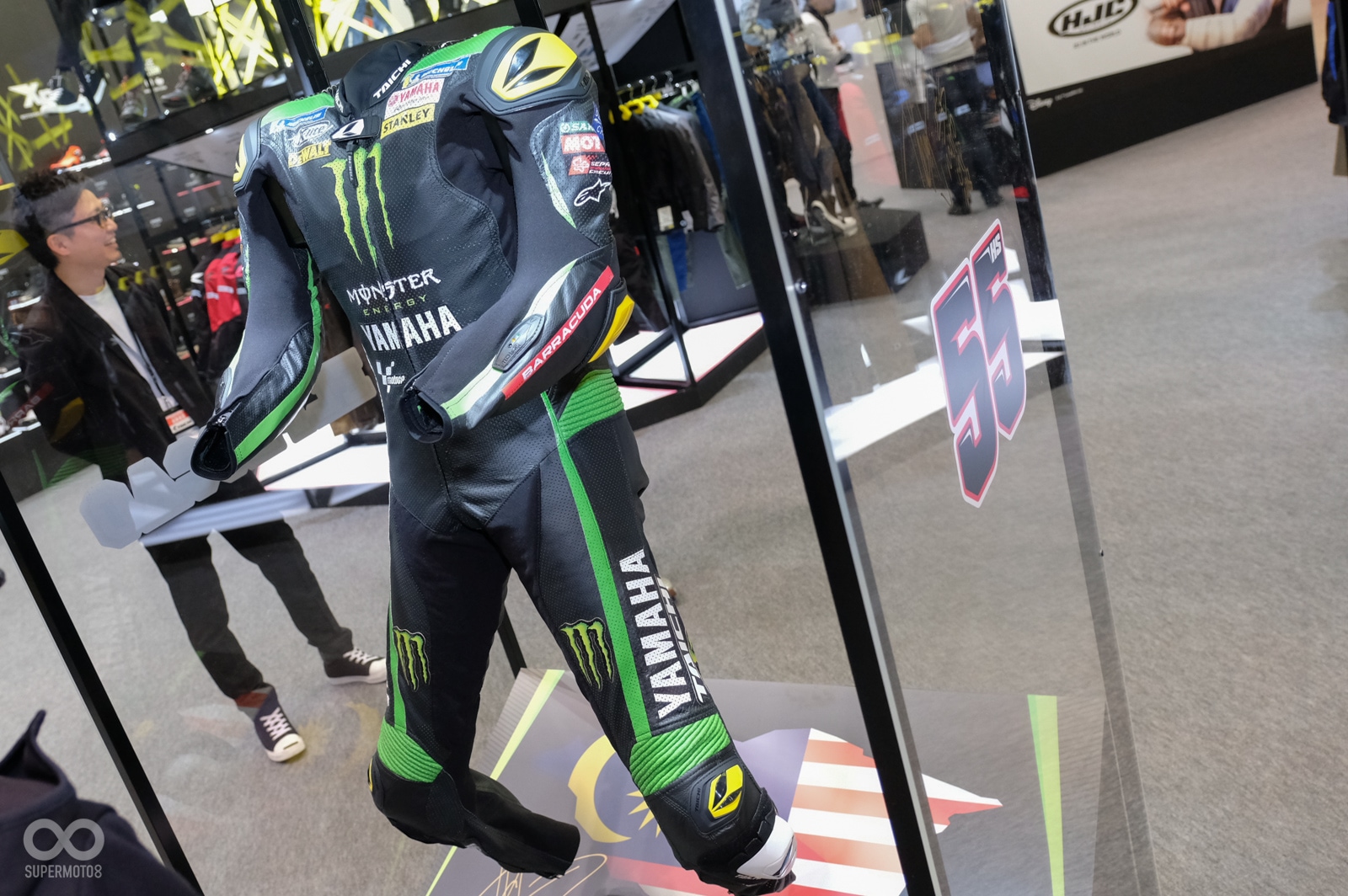 RS TAICHI除了防護裝備外，現場更有MotoGP車手Zarco的皮衣展示