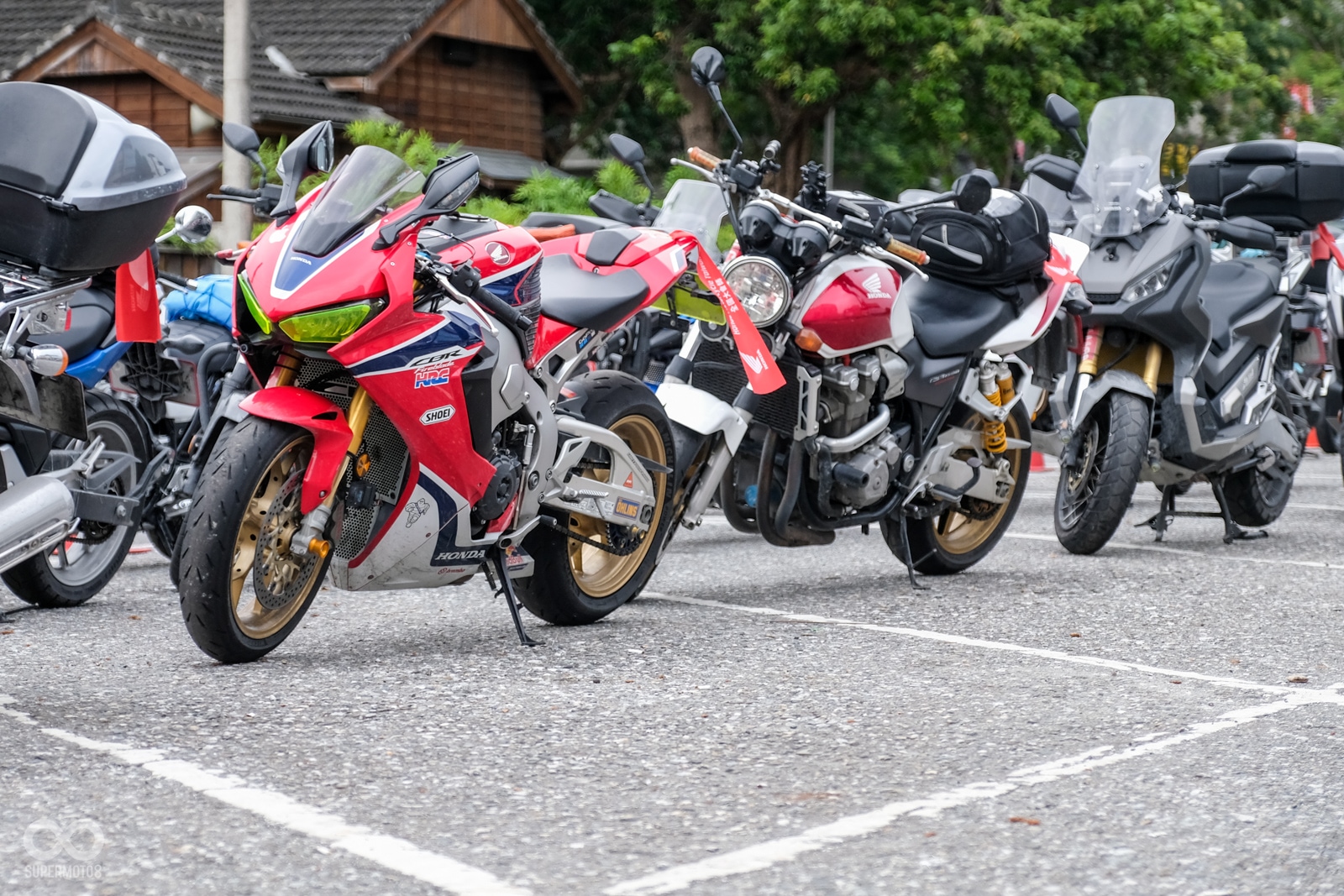 騎乘跑車參加大會師，熱血值百分百