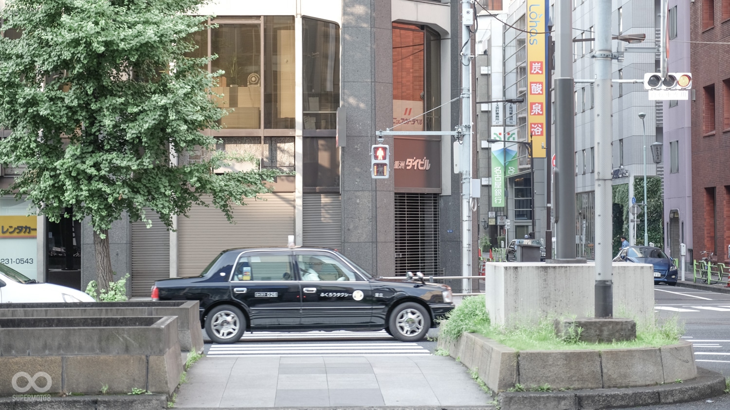 日本人對於紅燈越線並不是那麼在意,只要別闖過去就好