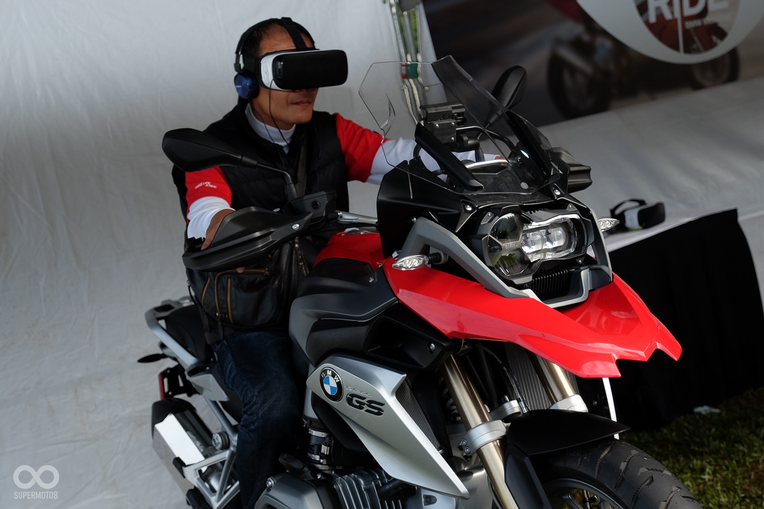 EYE RIDE VR體驗中，招牌多功能車款當然也不會缺席