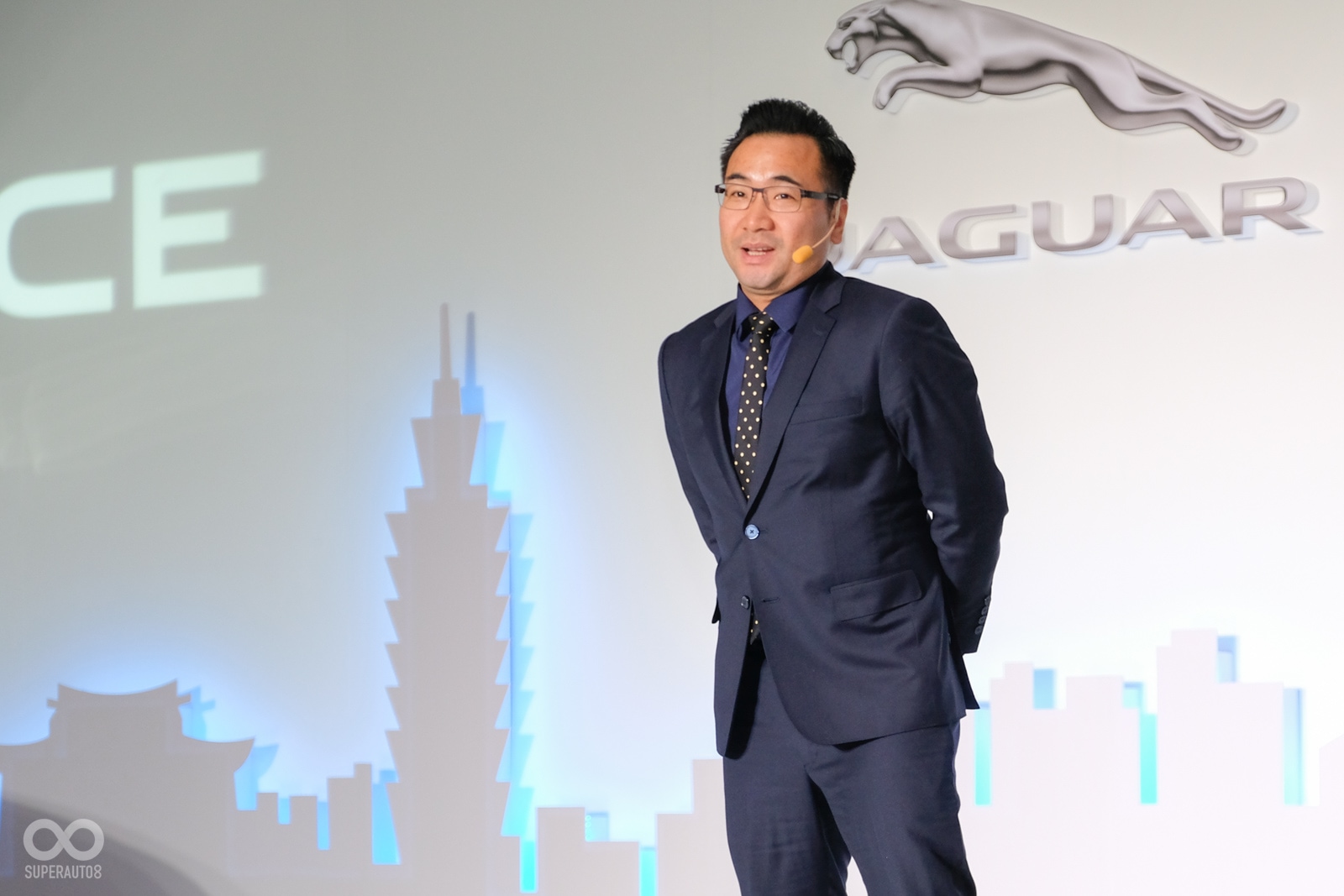 由台灣分公司總經理Johnny Tsao介紹未來營運方向